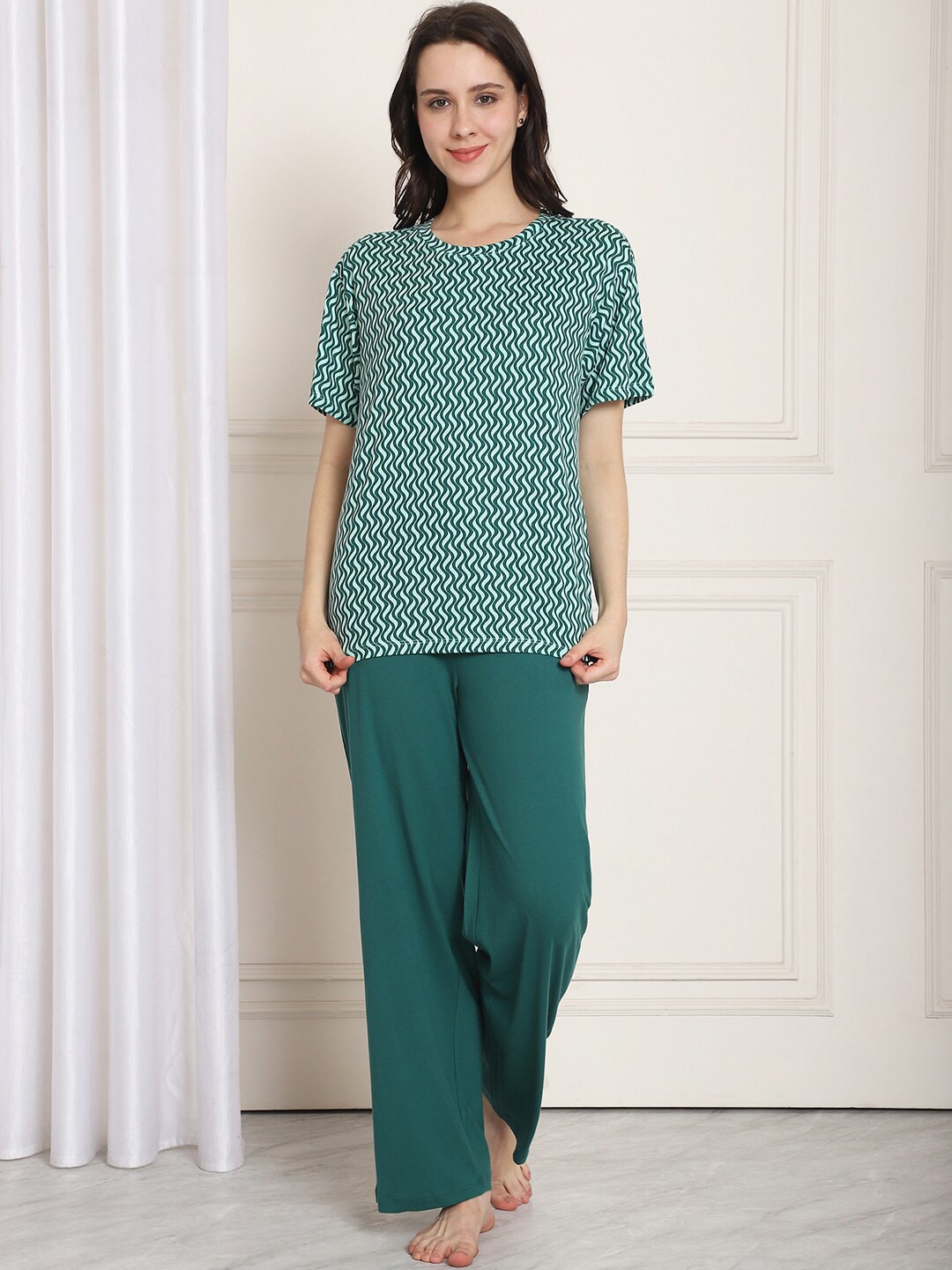 

Kanvin Abstract Printed Round Neck Night suit, Green