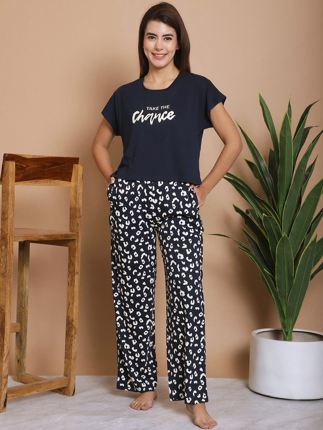 

Kanvin Typoghraphy Printed Night Suit, Navy blue