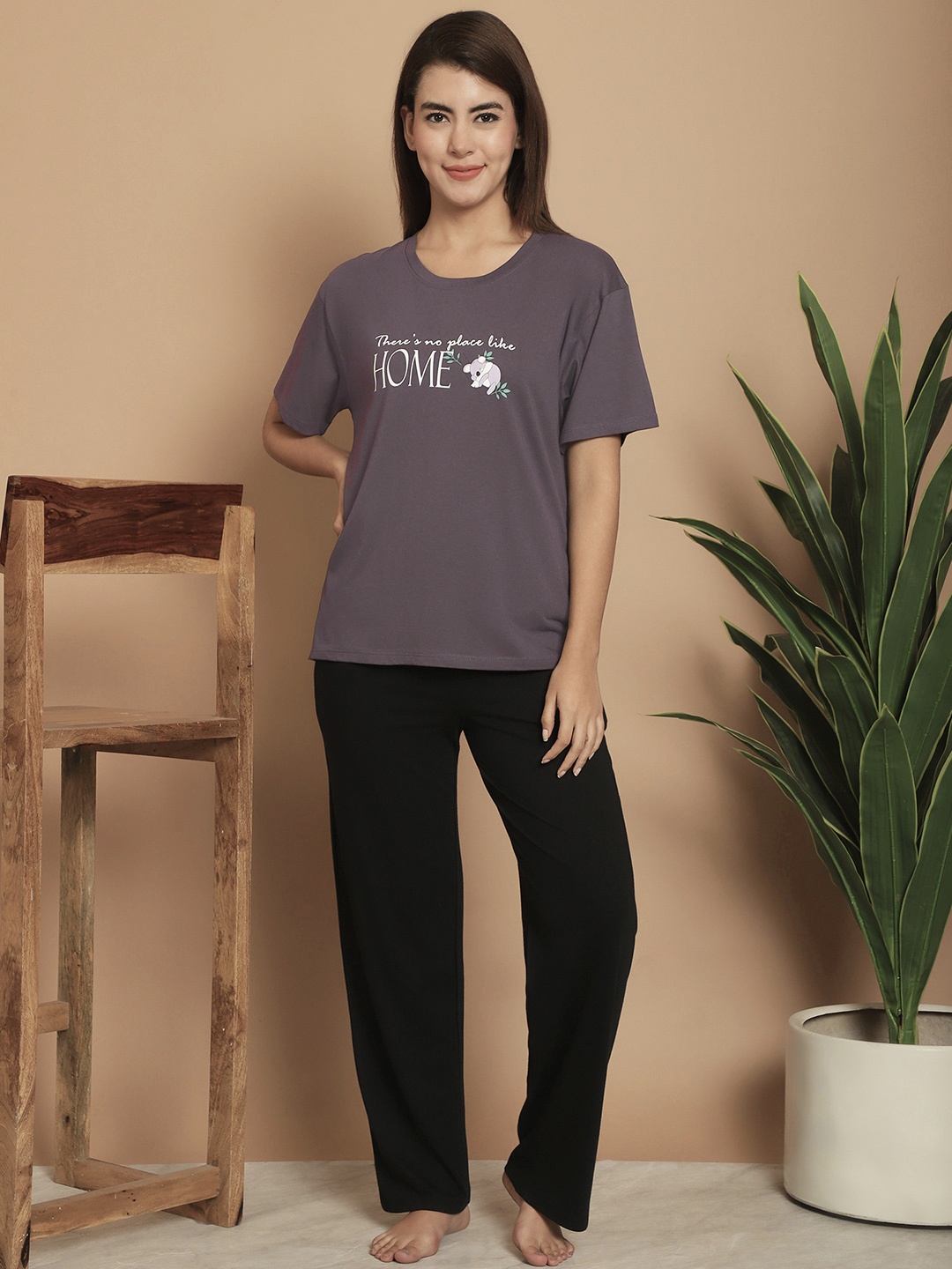

Kanvin Typography Printed Round Neck Night suit, Grey
