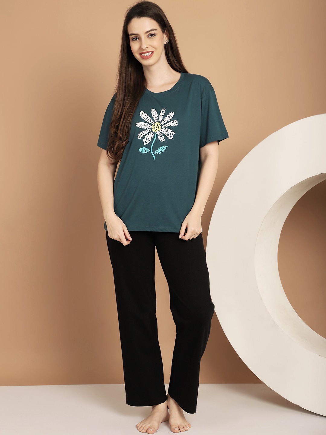 

Kanvin Floral Printed Round Neck Night suit, Teal