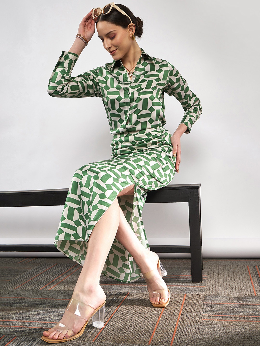 

SASSAFRAS Green & Beige Geometrical Printed Shirt With Ruched Skirt
