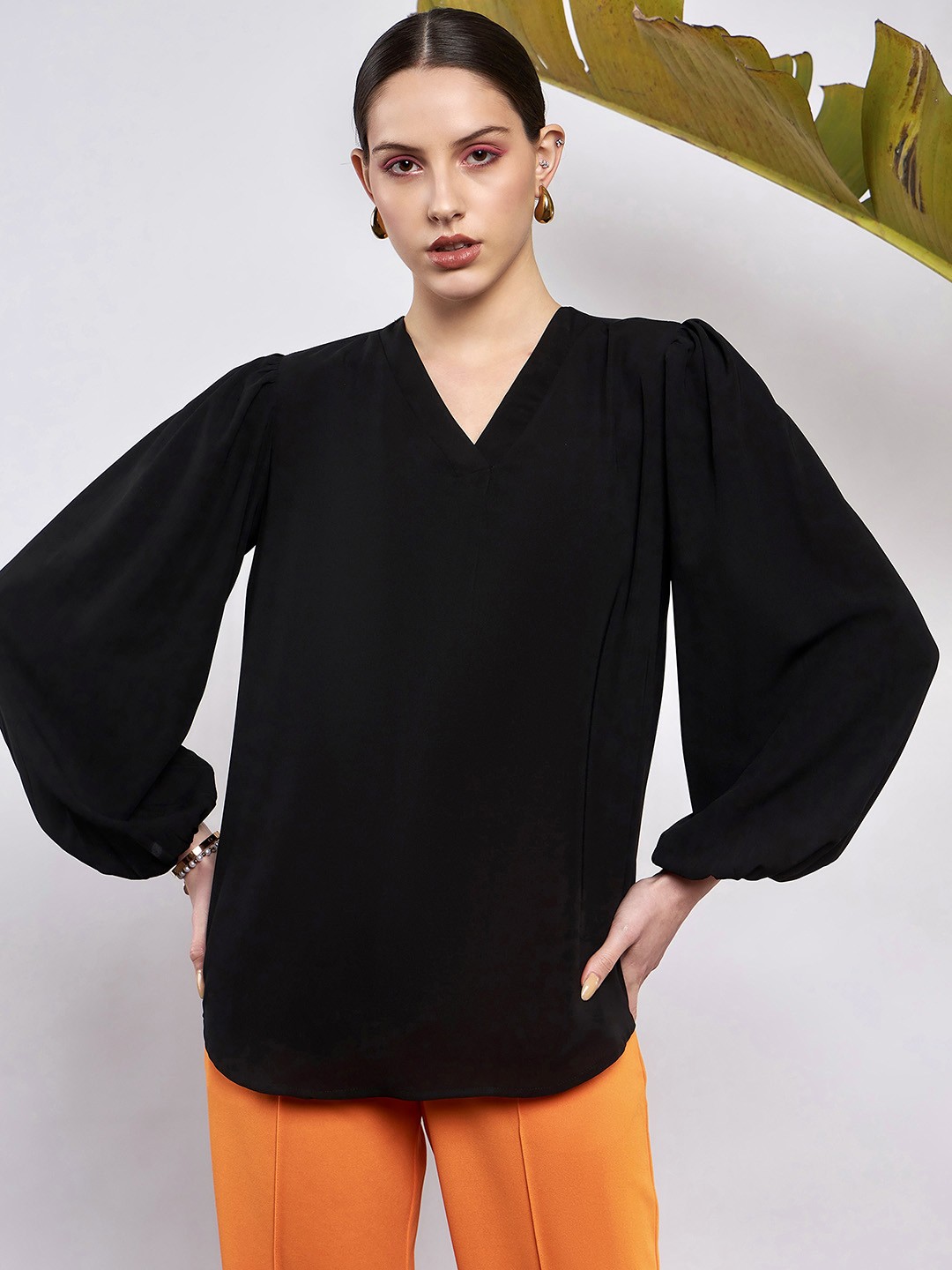 

SASSAFRAS Black Puff Sleeve Georgette Top