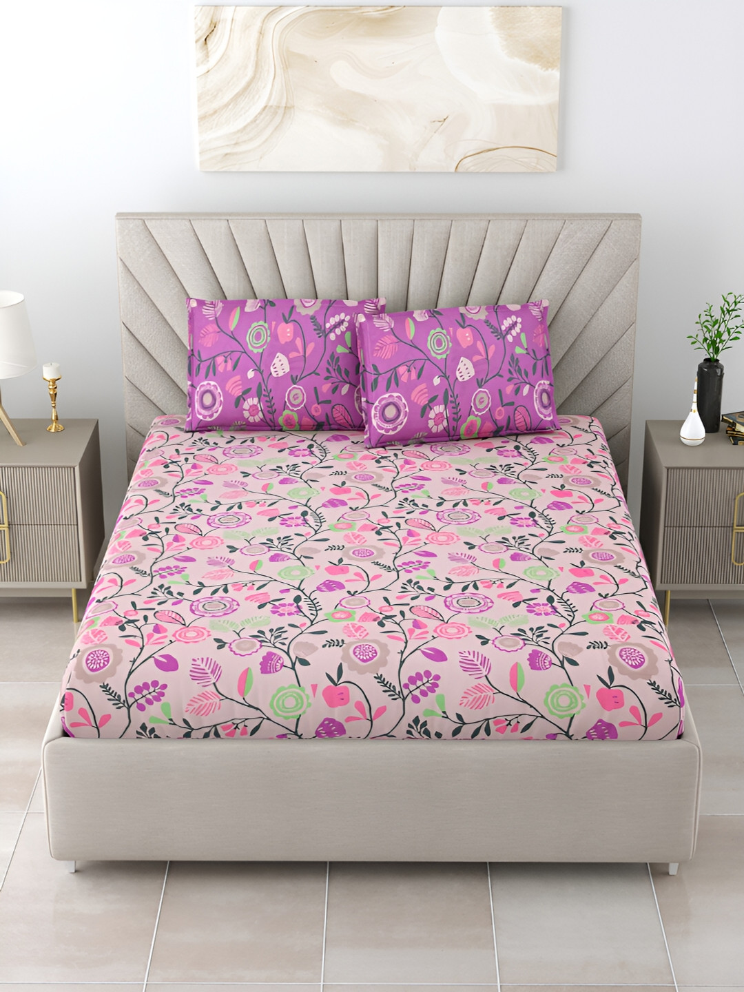 

BOMBAY DYEING Magenta & Purple Floral 120 TC Queen Bedsheet With 2 Pillow Covers