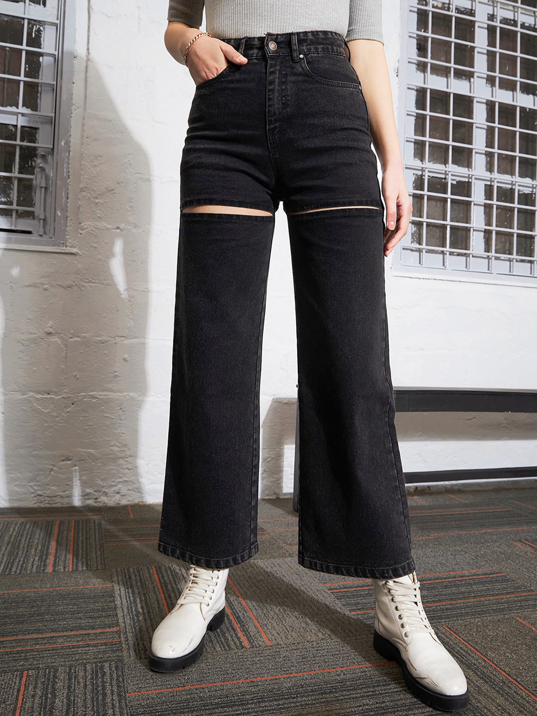

SASSAFRAS Women Straight Fit High-Rise Mildly Distressed Stretchable Jeans, Black