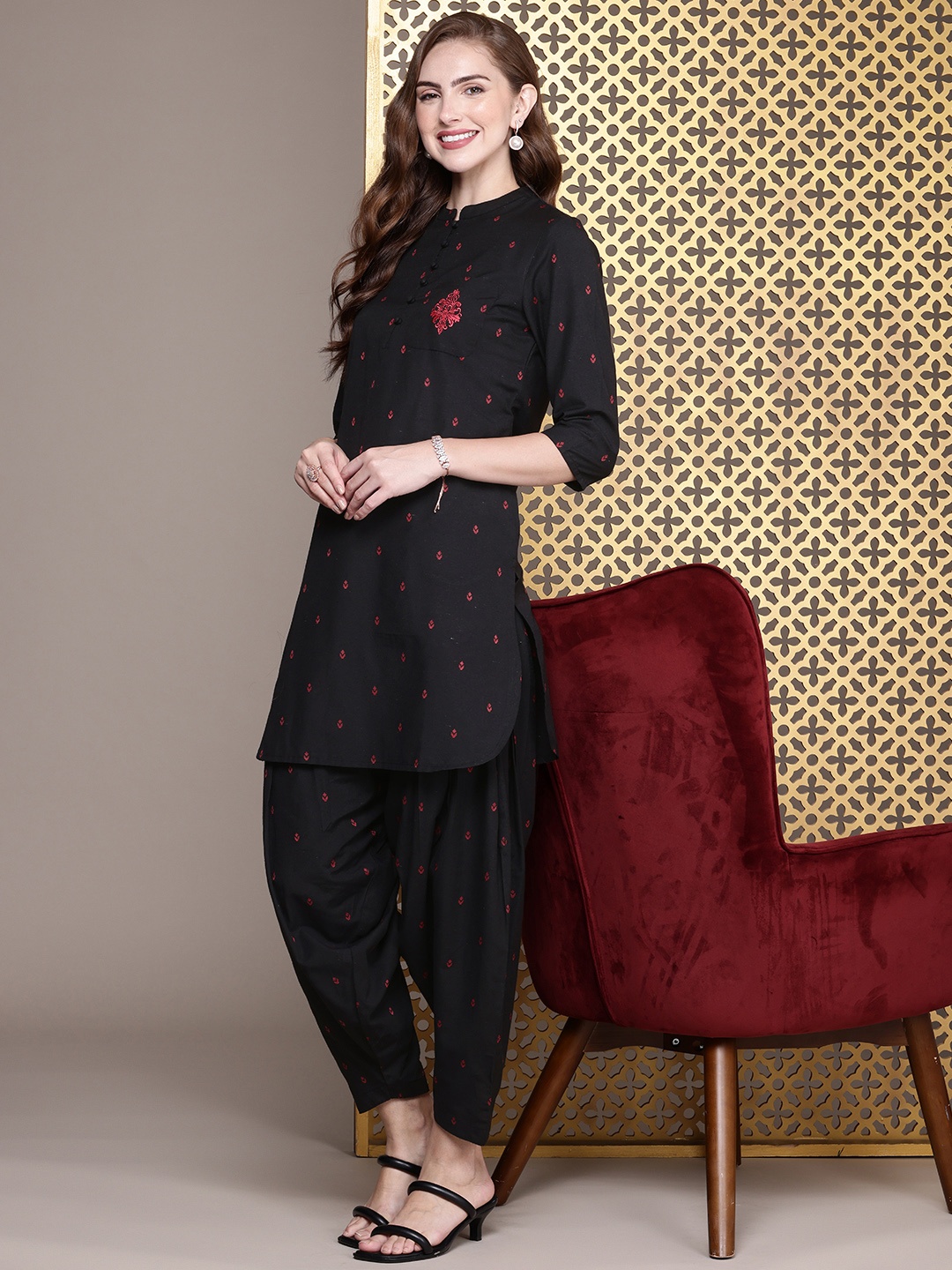 

House of Pataudi Women Woven design Regular Jashn Kurta with Patiala, Black