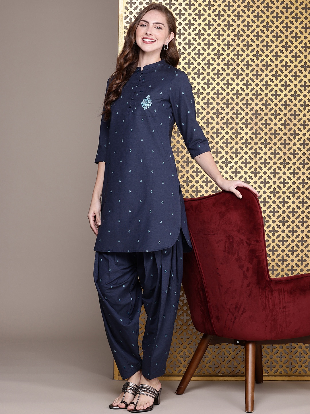 

House of Pataudi Women Woven design Regular Jashn Kurta with Patiala, Navy blue