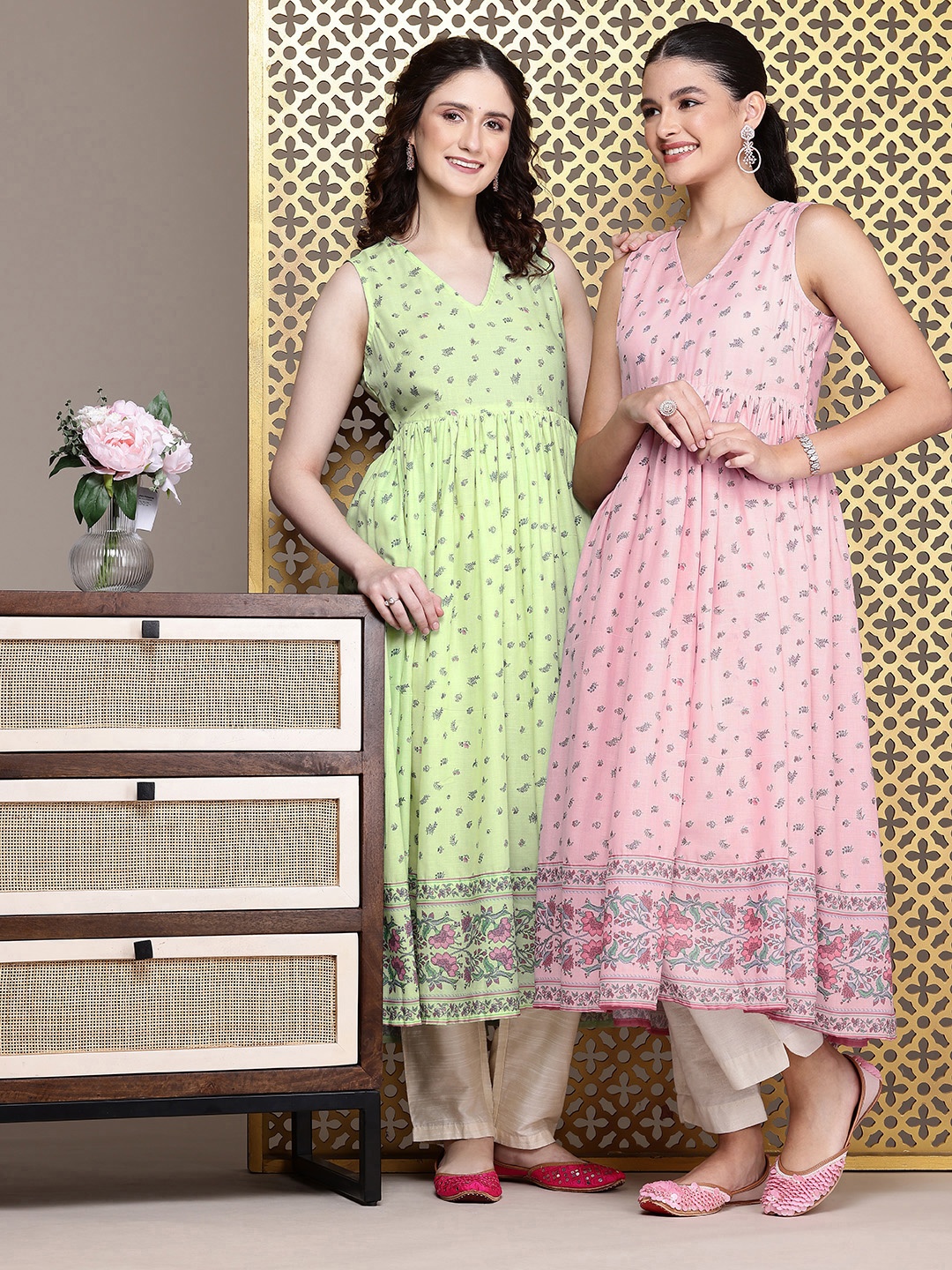 

House of Pataudi Jashn Floral Printed A-Line Kurta, Grey