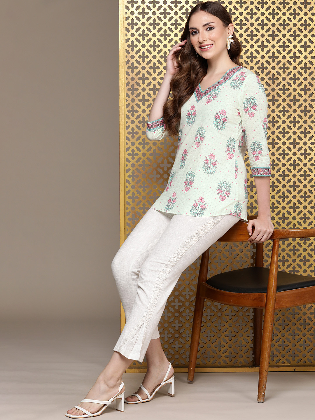 

House of Pataudi Pure Cotton Floral Printed V-Neck Rozana Kurti, Green