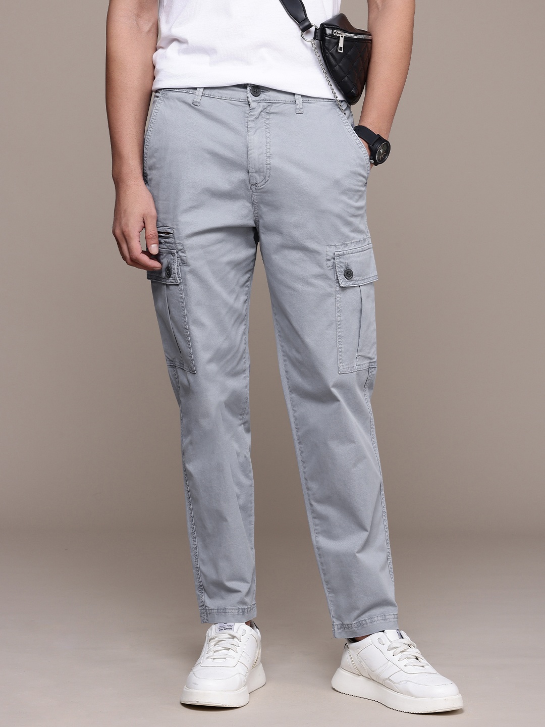 

FCUK Men Relaxed Fit Cargos Trousers, Grey