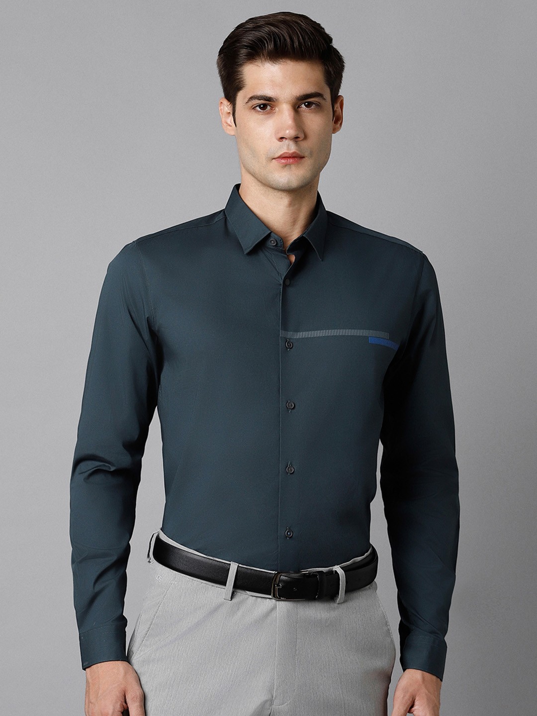

Louis Philippe Sport Slim Fit Spread Collar Long Sleeves Cotton Casual Shirt, Navy blue