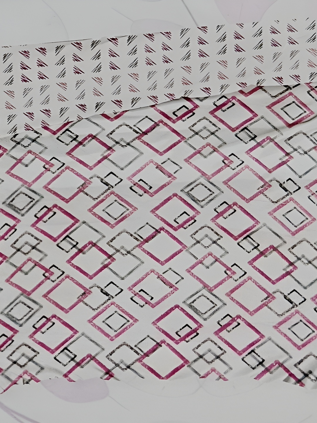 

Signature White & Pink 2 Pieces Geometric AC Room Single Bed Dohar