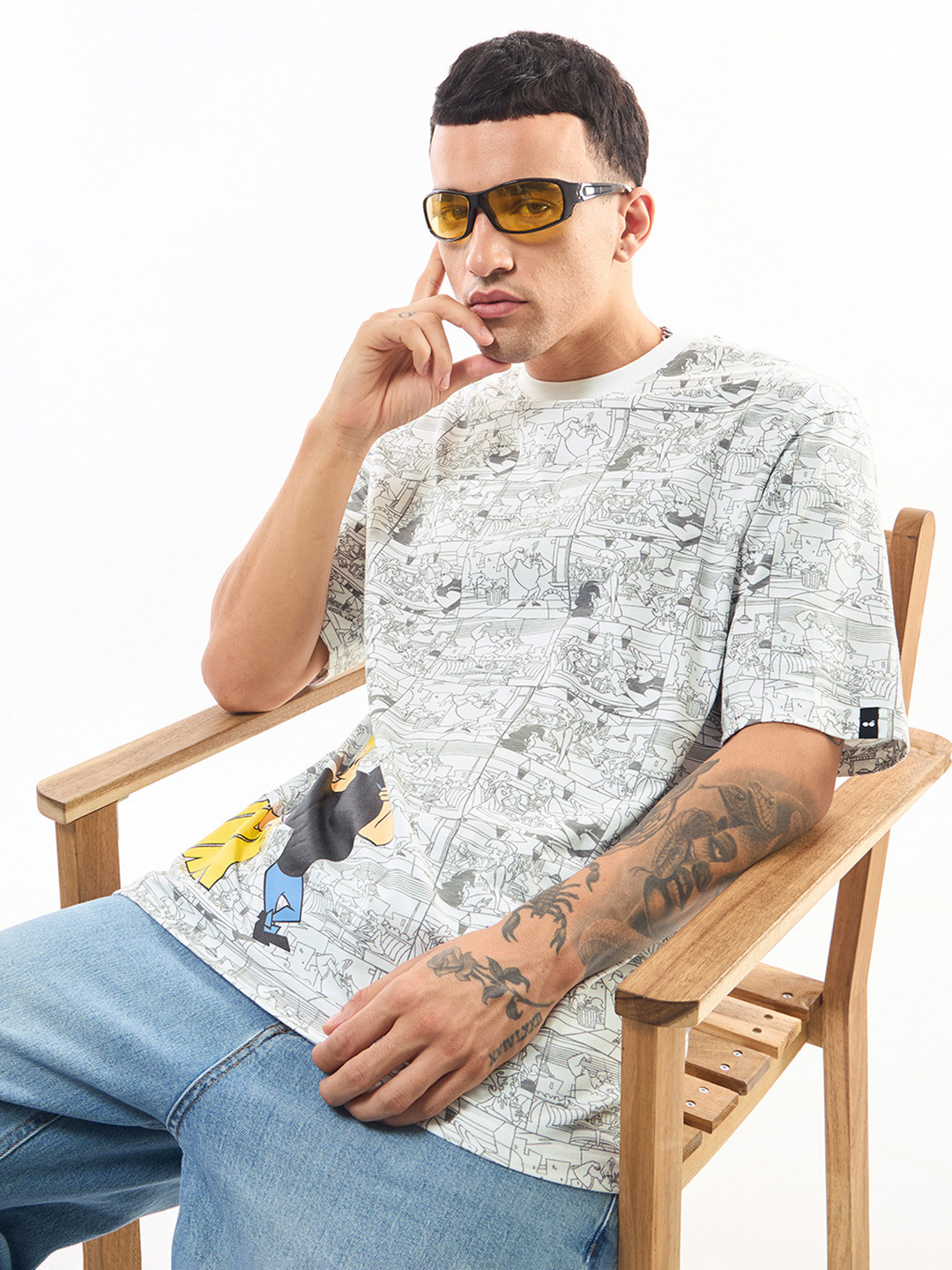 

Bewakoof Johnny Bravo Printed Drop-Shoulder Sleeves Oversized Cotton T-shirt, White