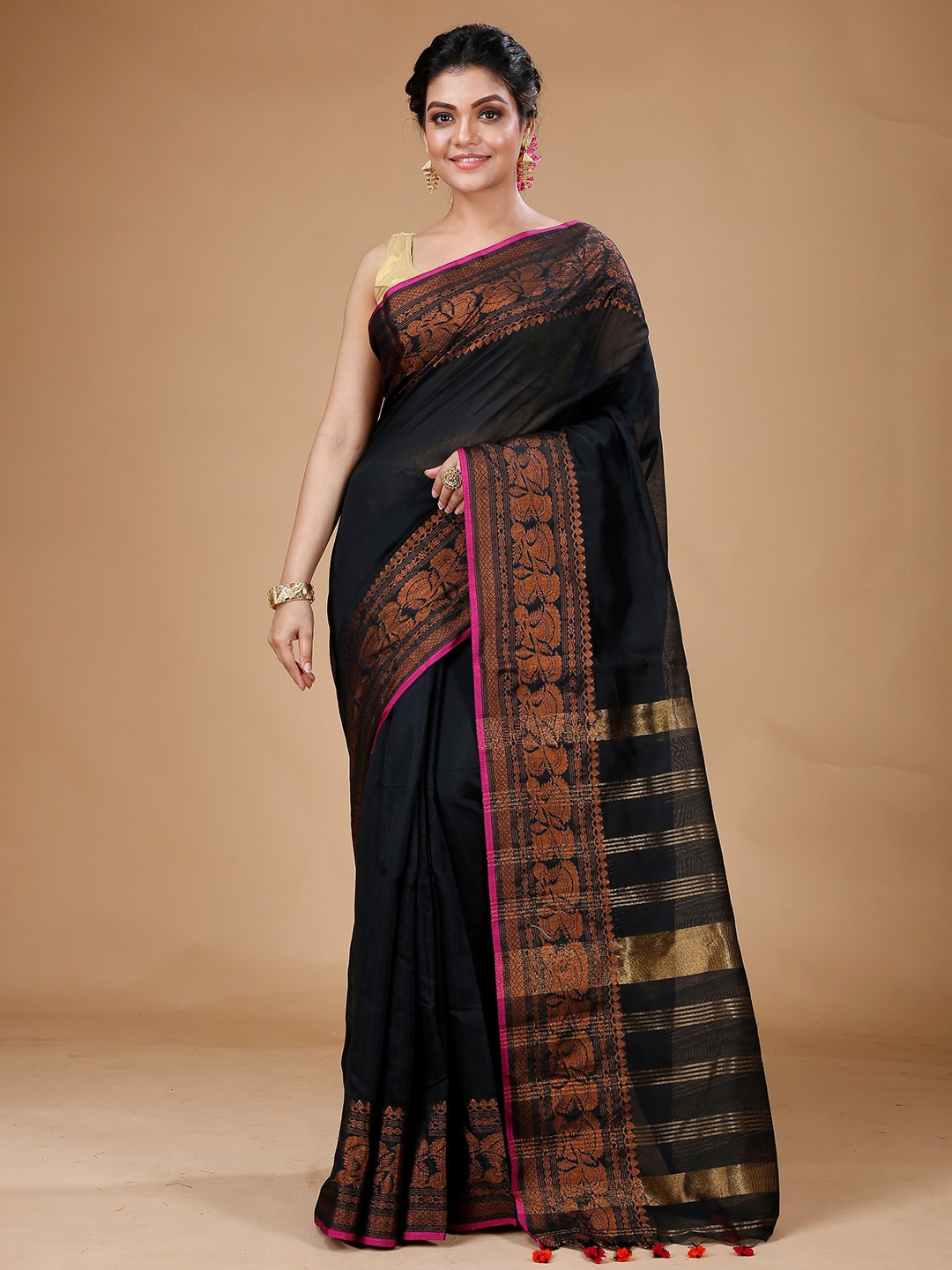 

SLAGHA Woven Design Silk Cotton Zari Saree, Black