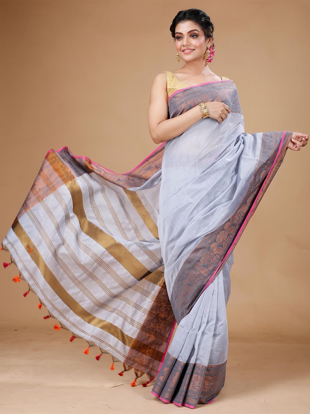

SLAGHA Woven Design Silk Cotton Zari Saree, White