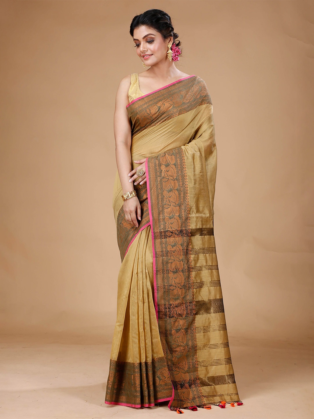 

SLAGHA Woven Design Silk Cotton Zari Saree, Gold