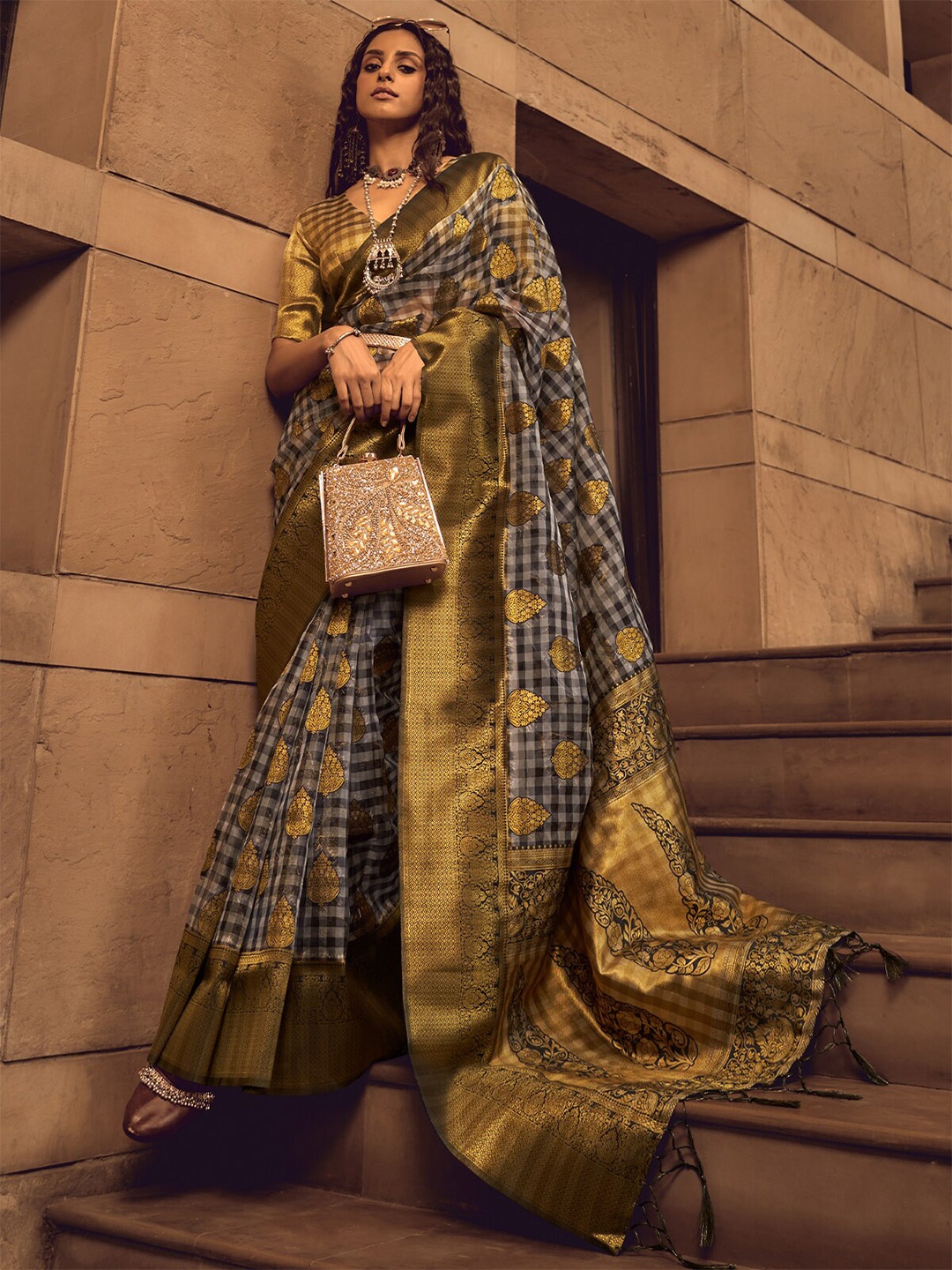

ODETTE Checked Woven Design Zari Saree, Grey