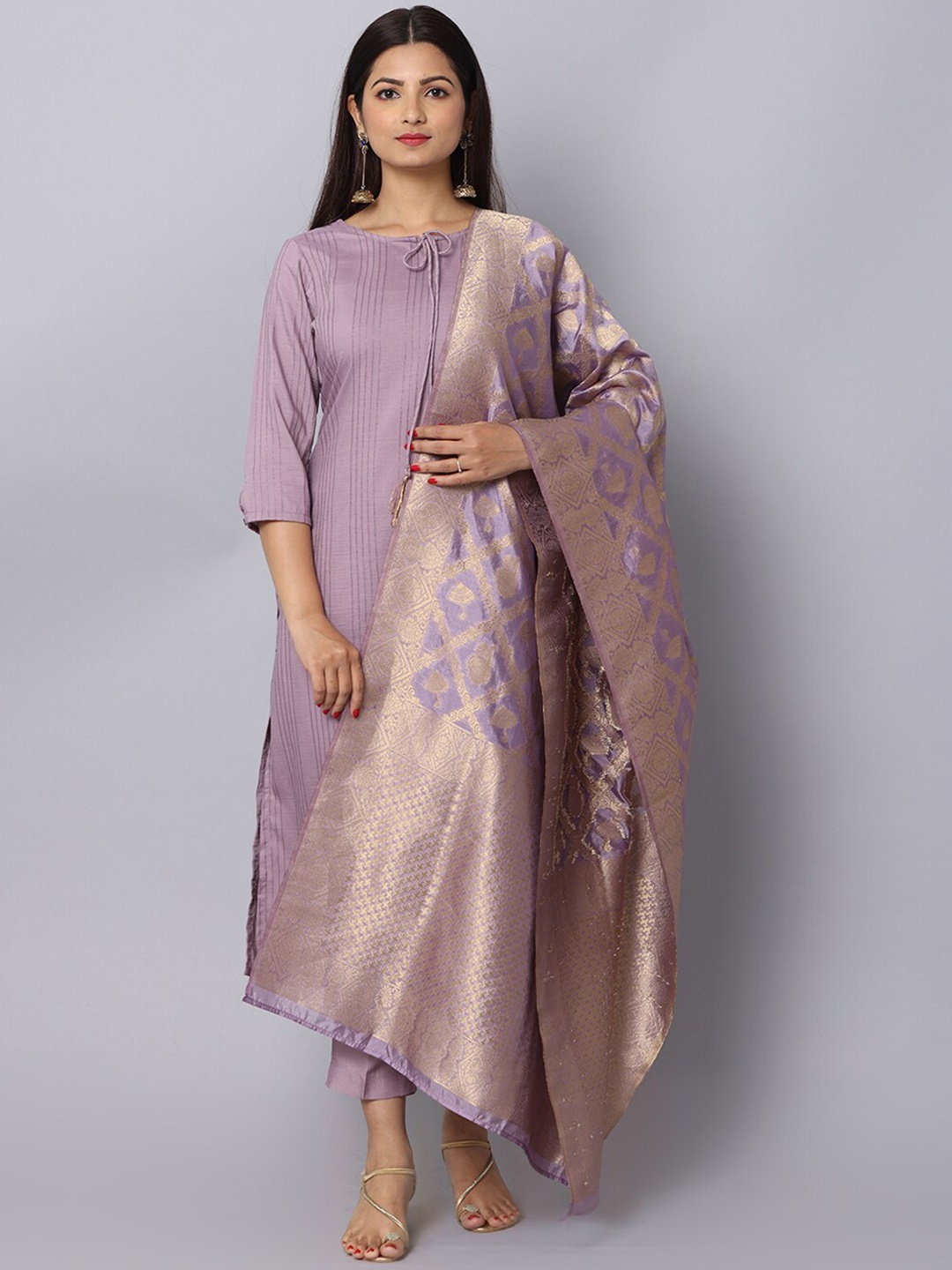 

Alena Striped Chanderi Silk Straight Kurta & Trouser With Dupatta, Mauve