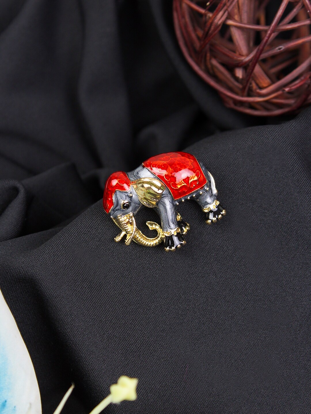 

Kavove Alloy Elephant Glamour Lapel Pin, Gold