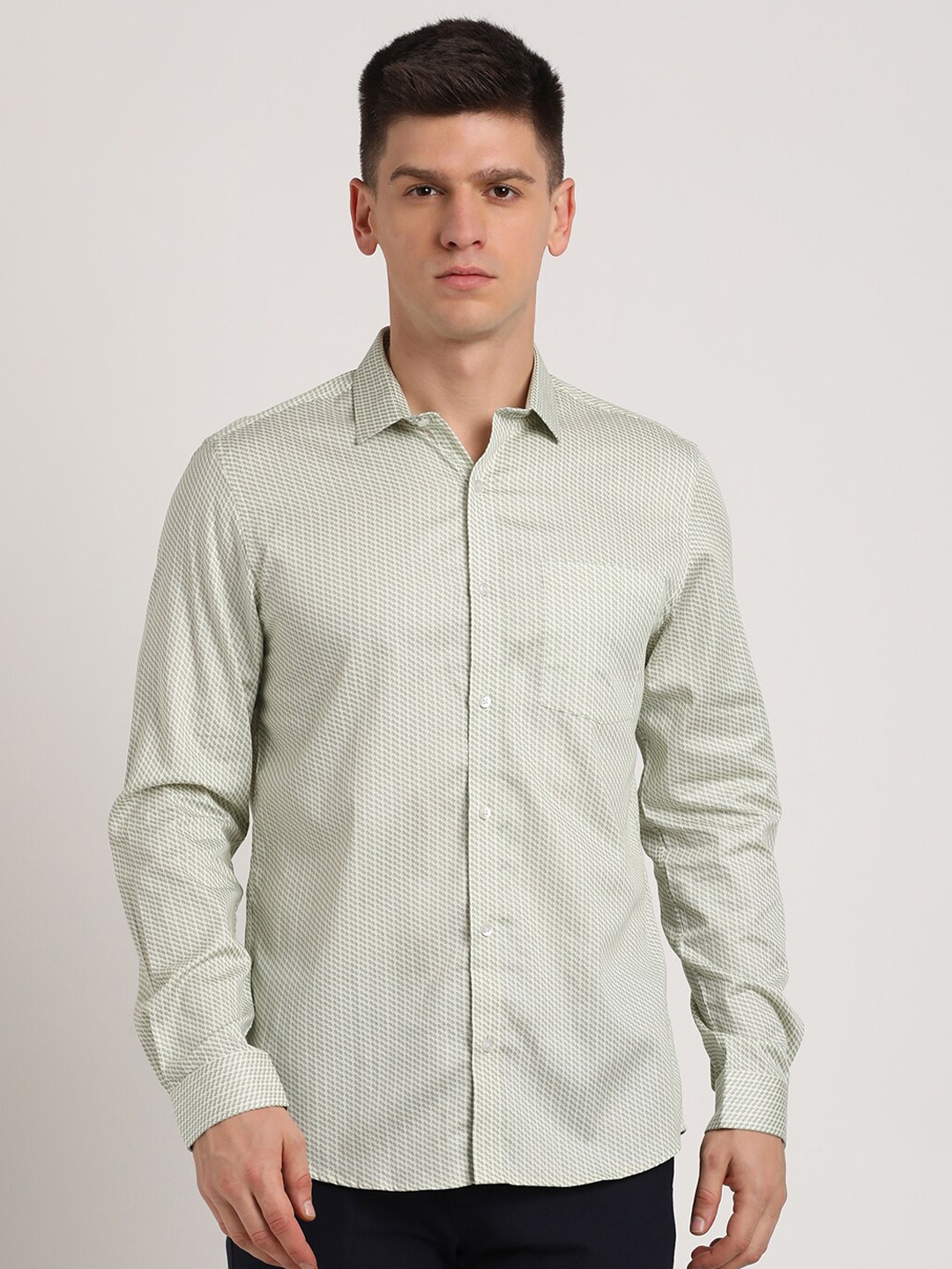 

Turtle Standard Micro Ditsy Printed Pure Cotton Formal Shirt, Green