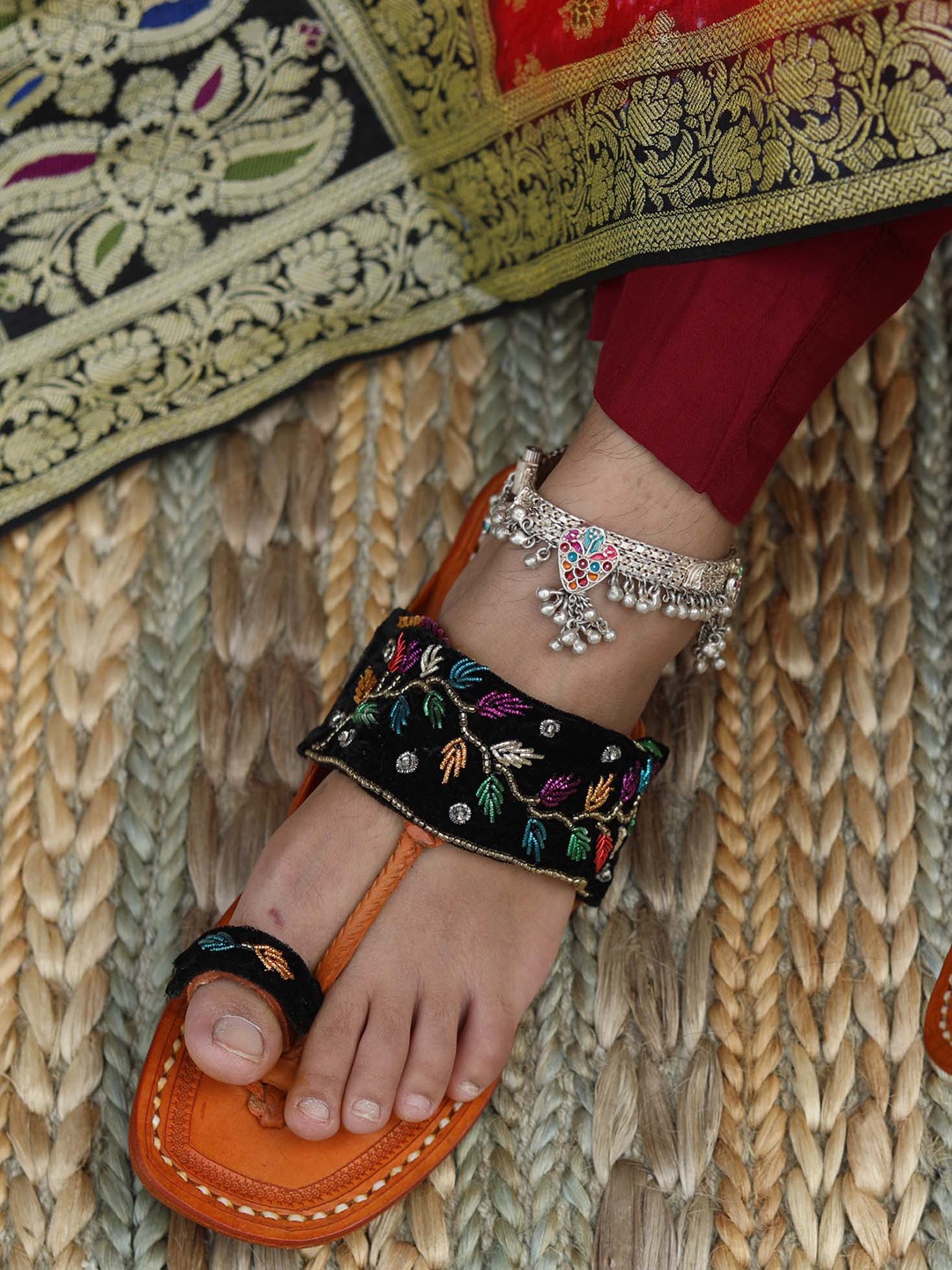 

ALL ABOUT TOE Embellished Kolhapuri One Toe Flats, Brown