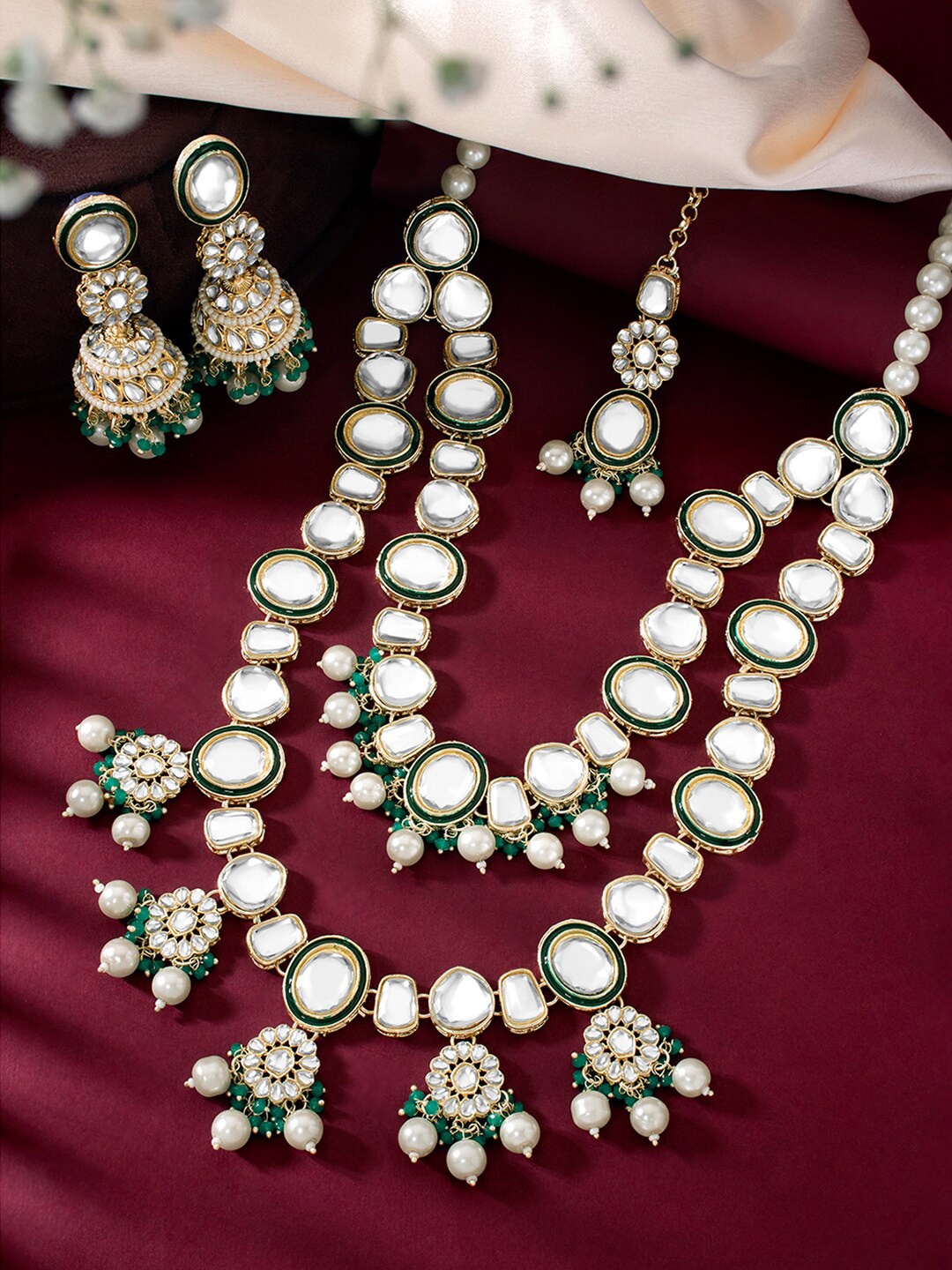 

Peora Gold-Plated Kundan & Beaded Jewellery Set