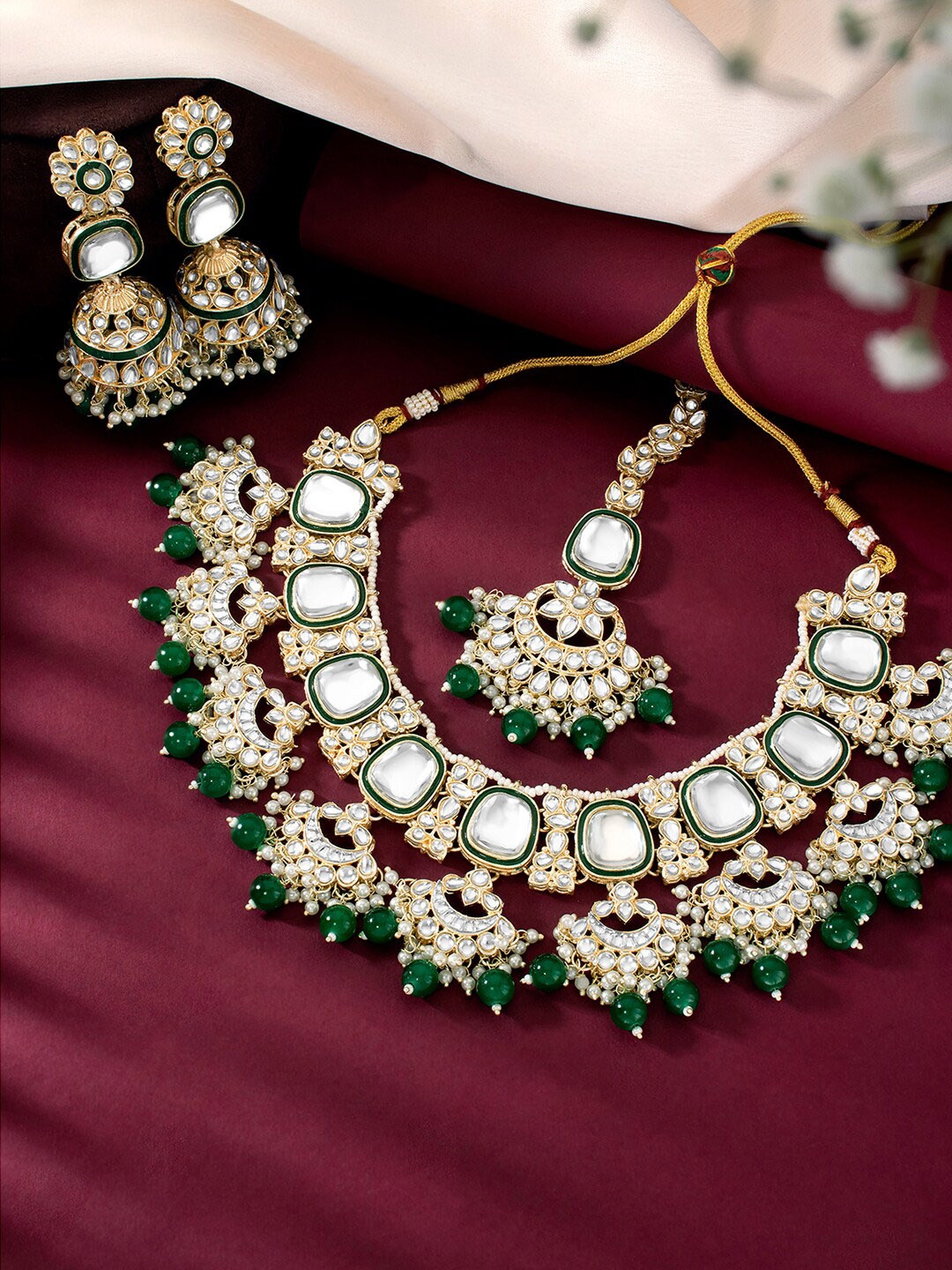 

Peora Gold Plated Kundan & Beaded Jewellary Set