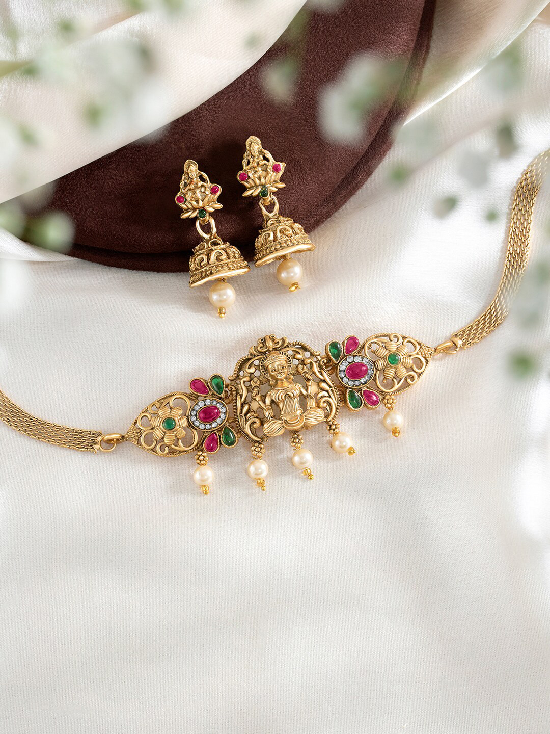 

Peora Gold-plated Stone-Studded & Pearl Beaded Jewellery Set