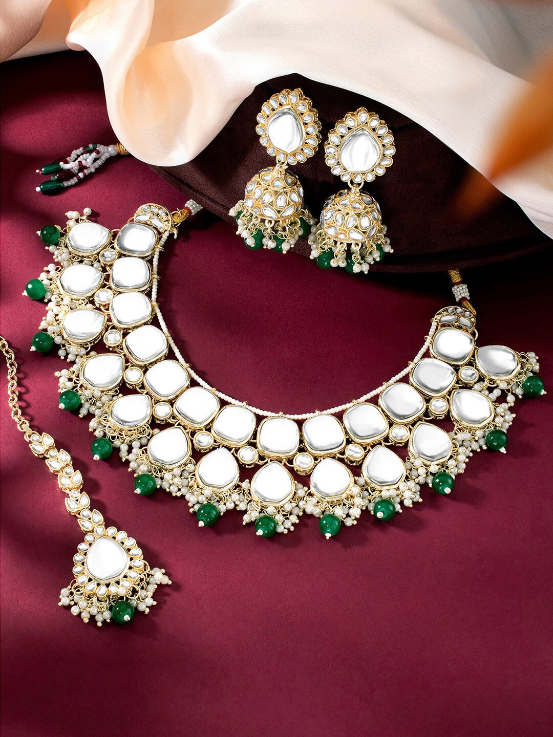 

Peora Gold-Plated Kundan-Studded & Beaded Jewellery Set