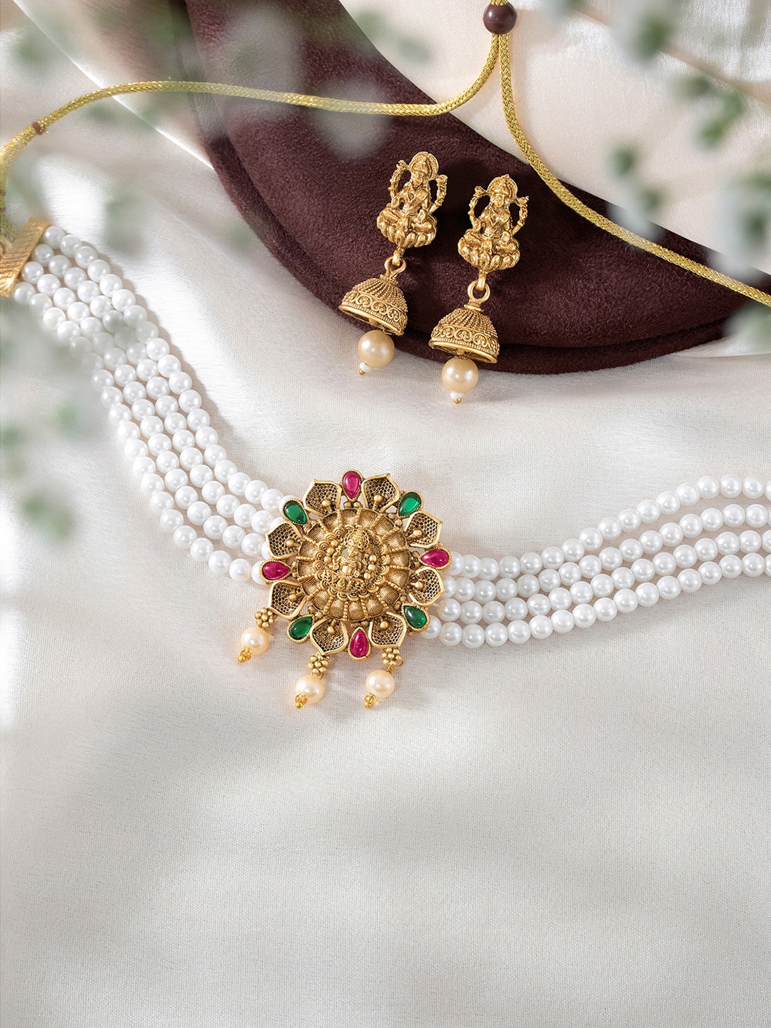 

Peora Gold Plated Stone Studded & Beaded Jewellery Set