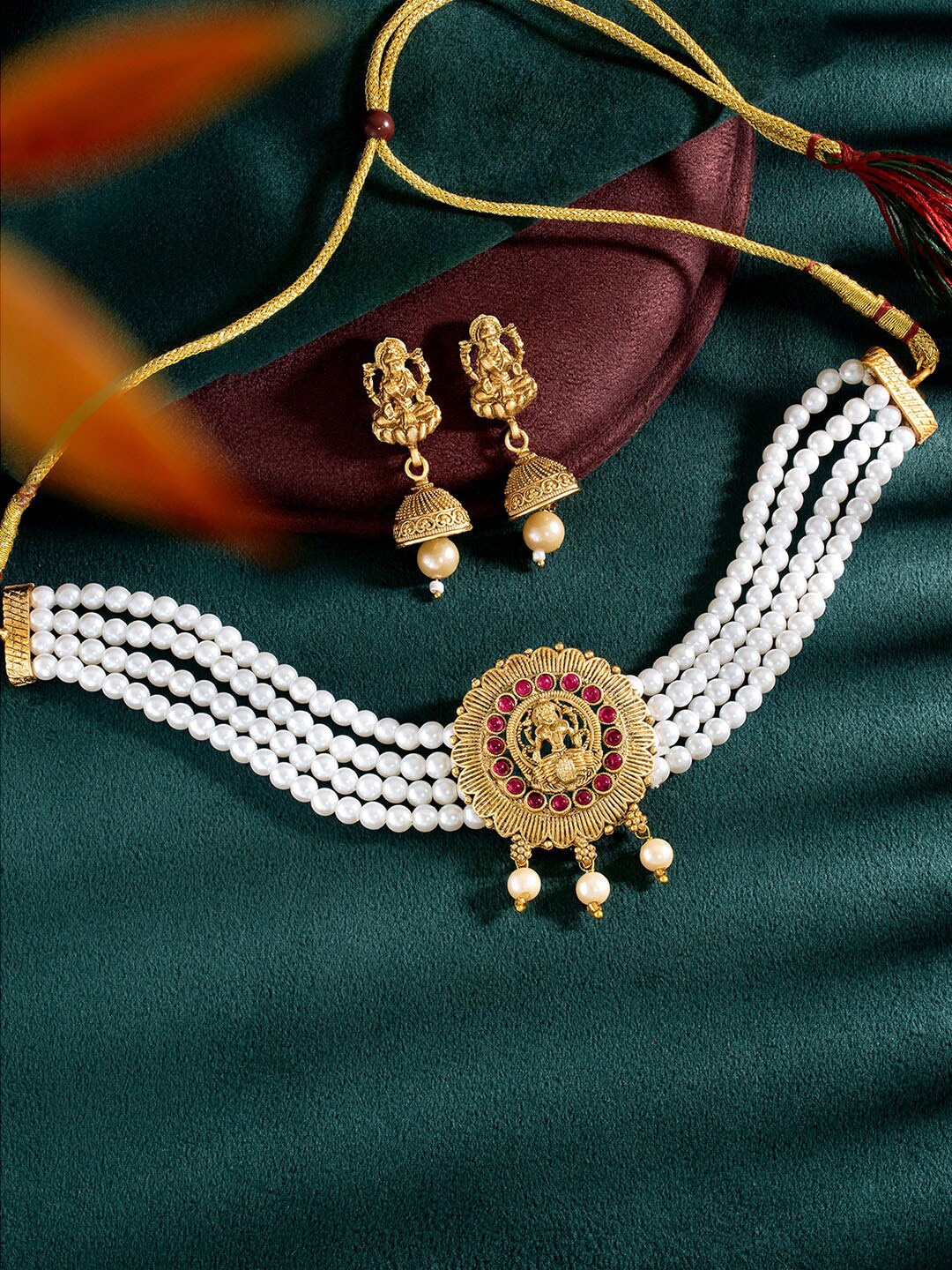 

Peora Gold Plated Stones Studded & Beaded Jewellery Set