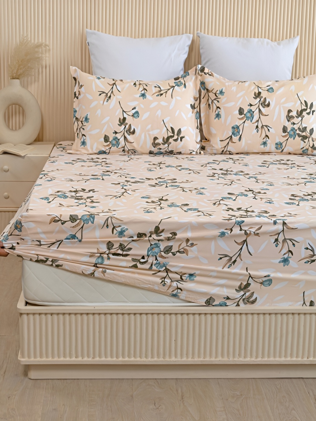 

HOMEMONDE Beige & Blue Printed Cotton 210 TC Fitted King Bedsheet with 2 Pillow Covers