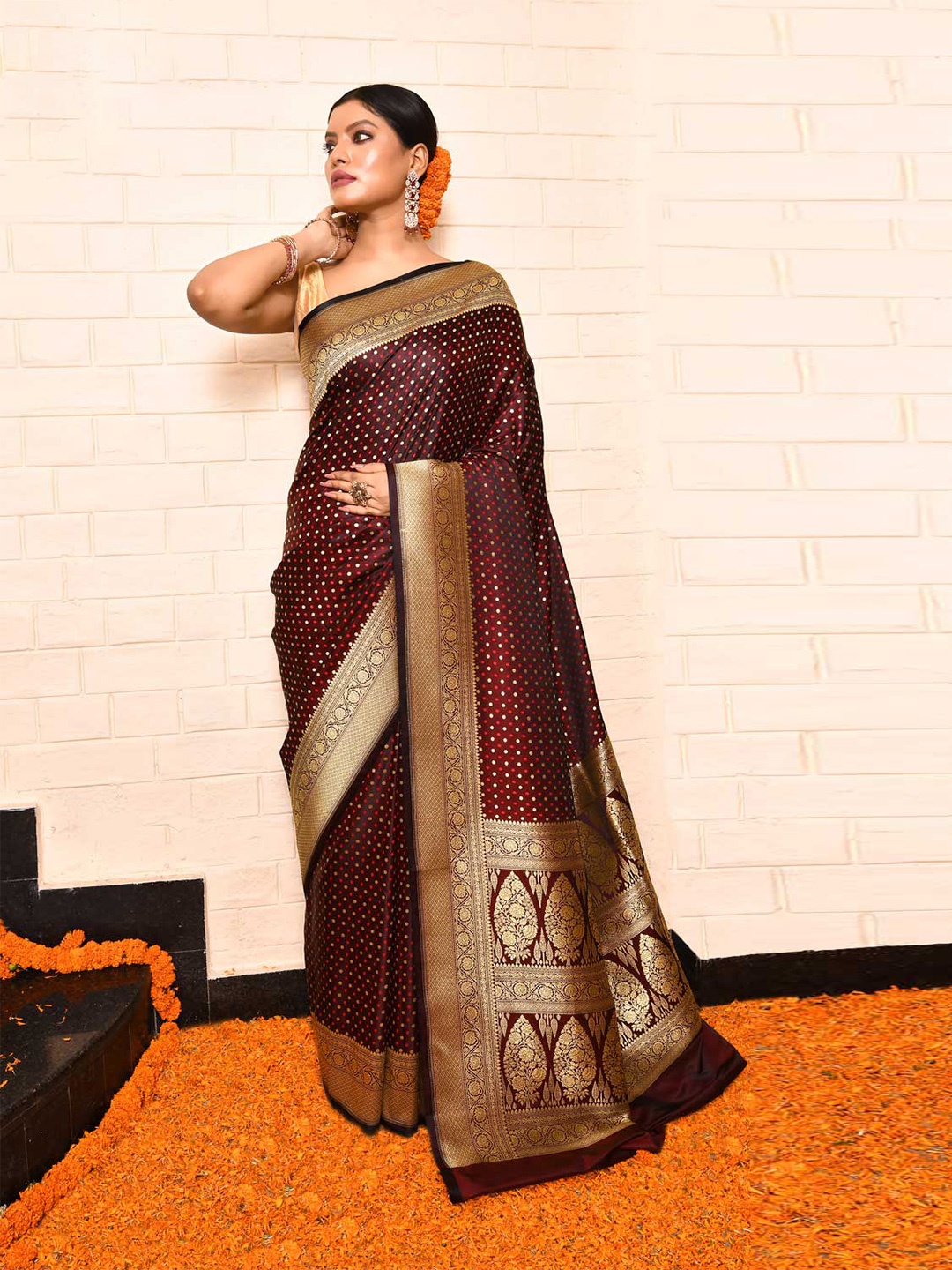 

Rasm by Muskaan Woven Design Zari Banarasi Saree, Maroon