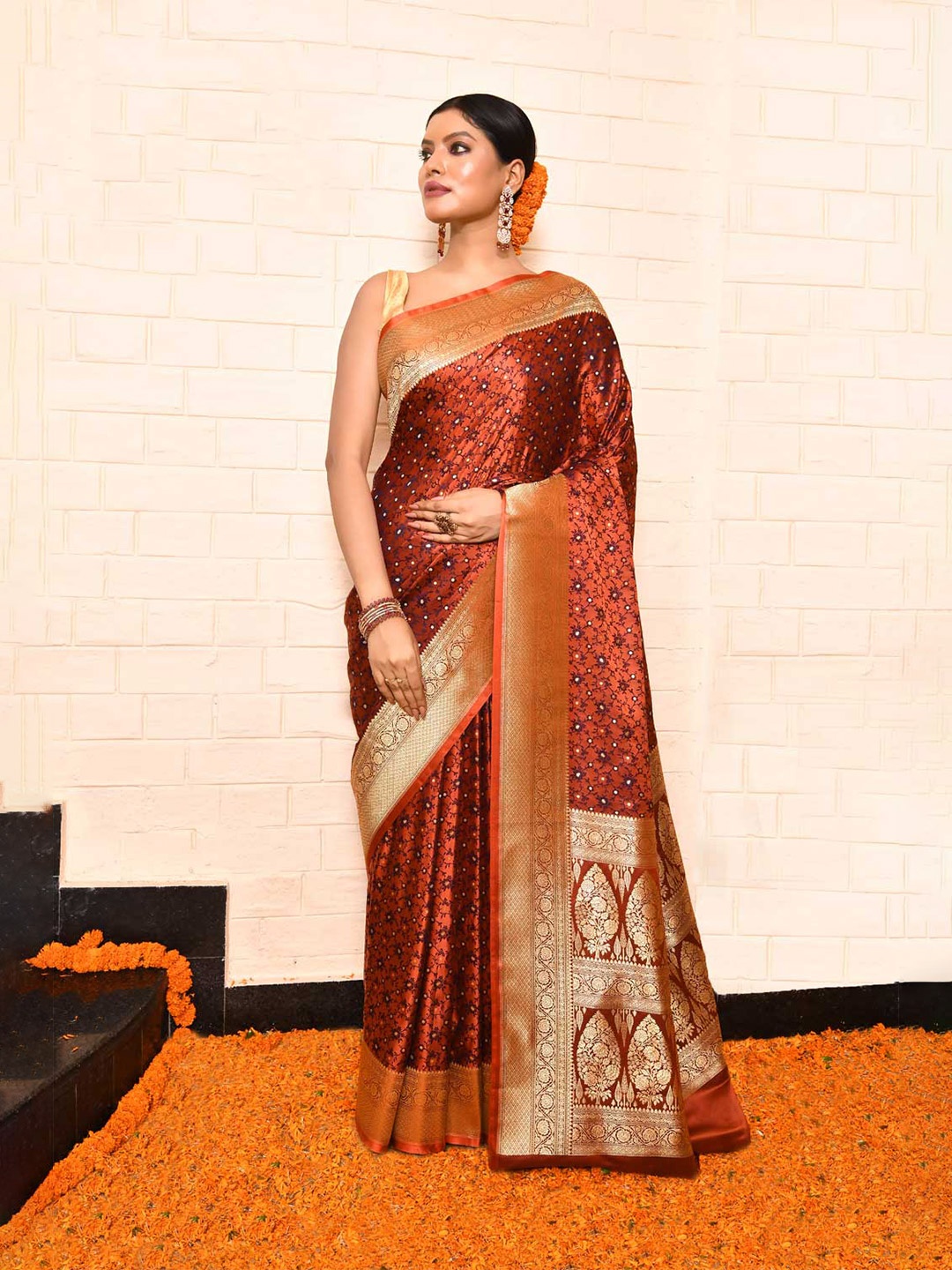 

Rasm by Muskaan Ethnic Motifs Woven Design Zari Banarasi Saree, Maroon