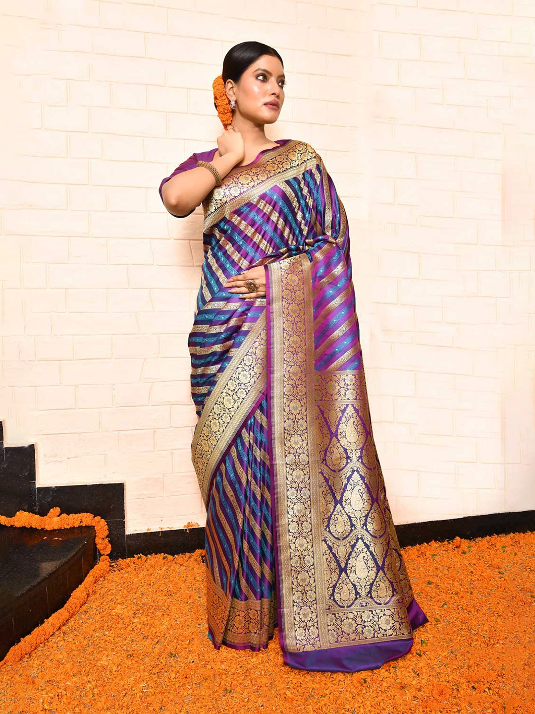 

Rasm by Muskaan Ethnic Motifs Woven Design Zari Banarasi Saree, Magenta