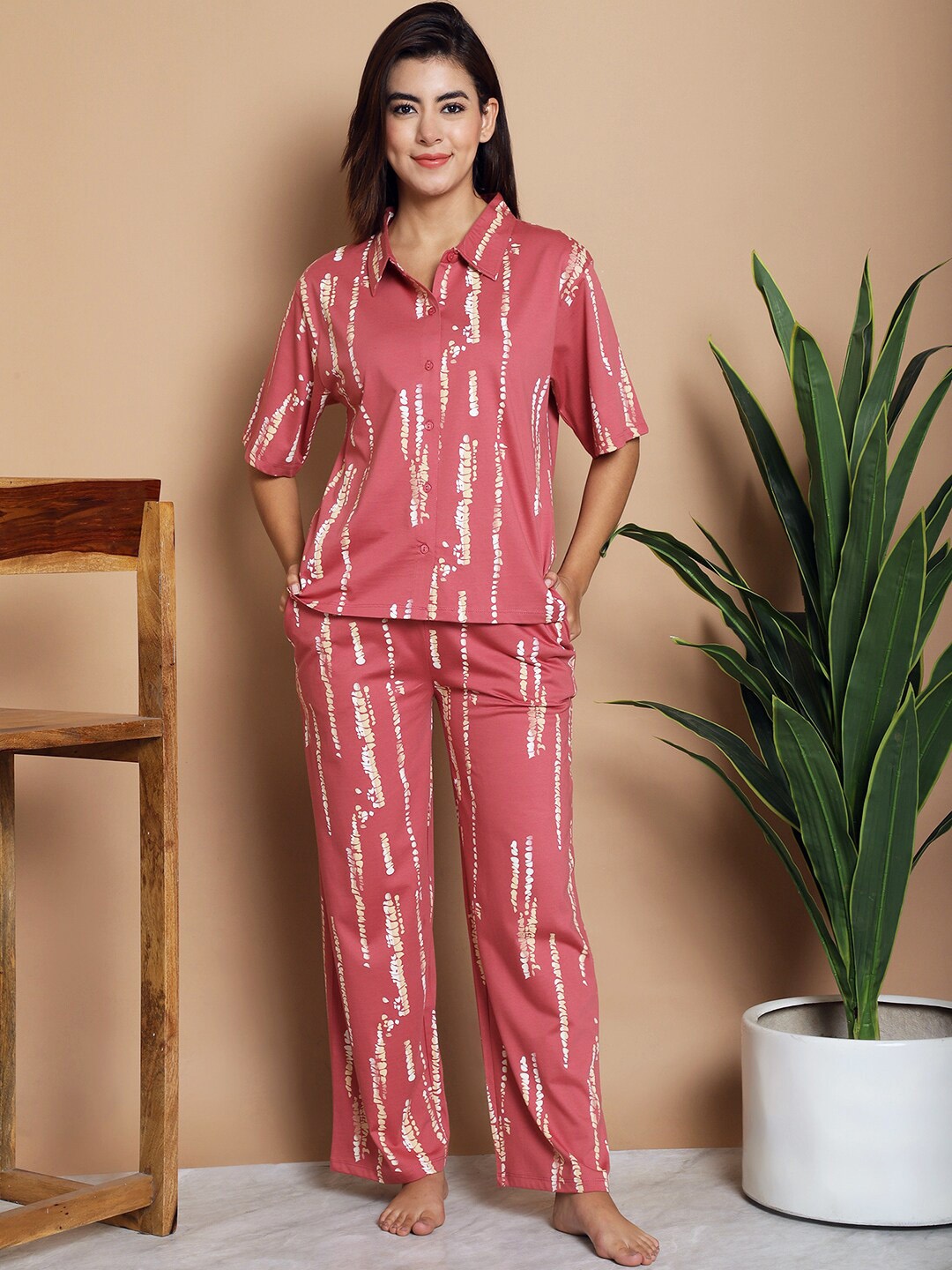 

Kanvin Pink Abstract Printed Pure Cotton Night suit