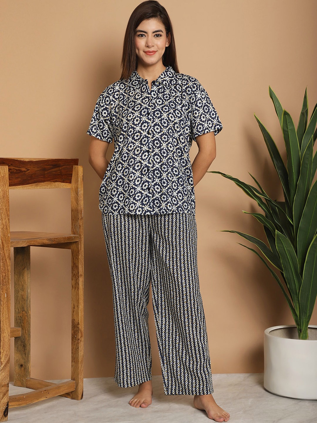 

Kanvin Navy Blue Floral Printed Cotton Night suit