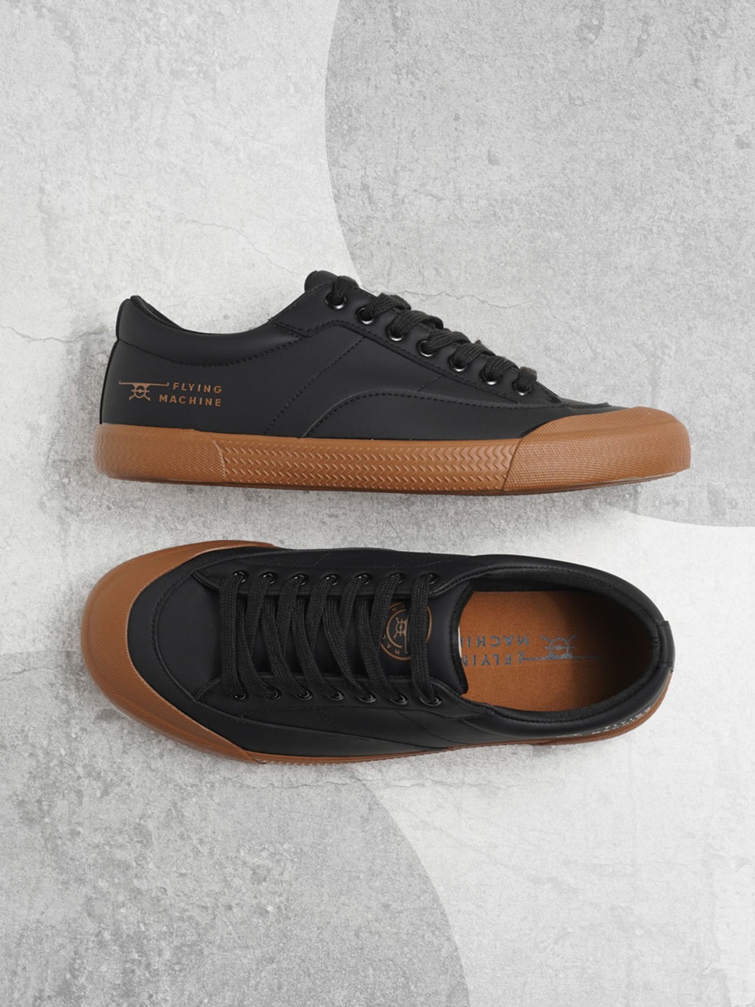 

Flying Machine Men Contrast Insole Sneakers, Black