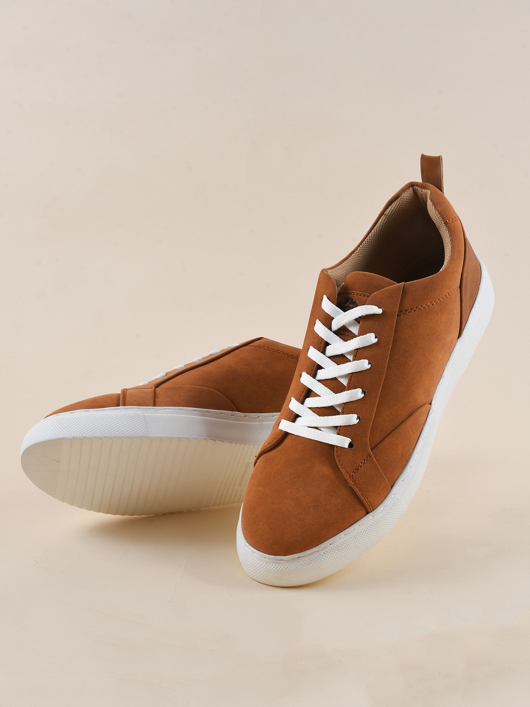 

The Roadster Lifestyle Co. Men Tan Lightweight Contrast Sole Lace-Ups Sneakers