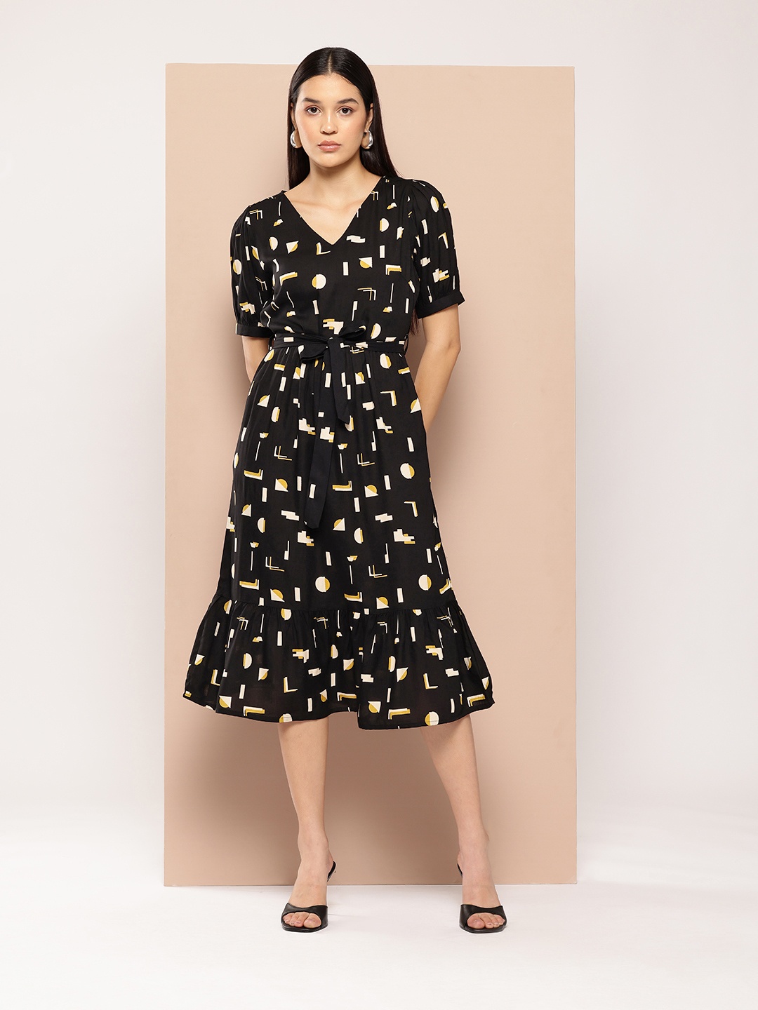 

Chemistry Printed Bell Sleeves Shirt-Style Dress, Black