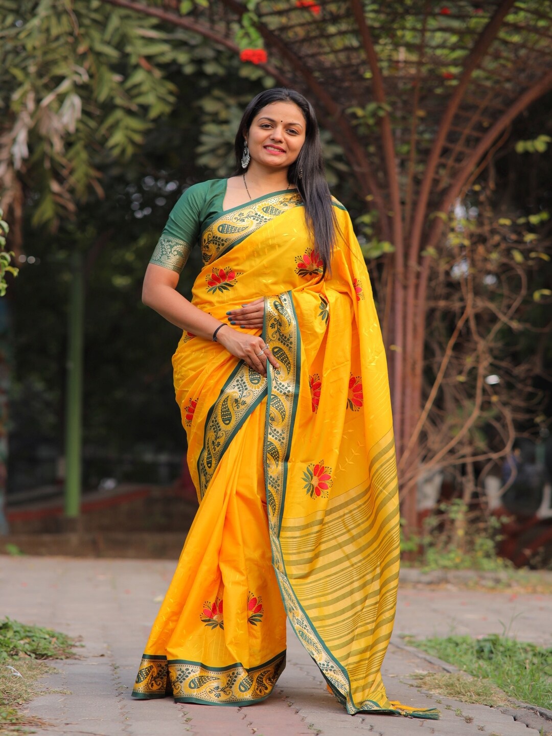 

Sadika Floral Embroidered Silk Cotton Banarasi Saree, Yellow