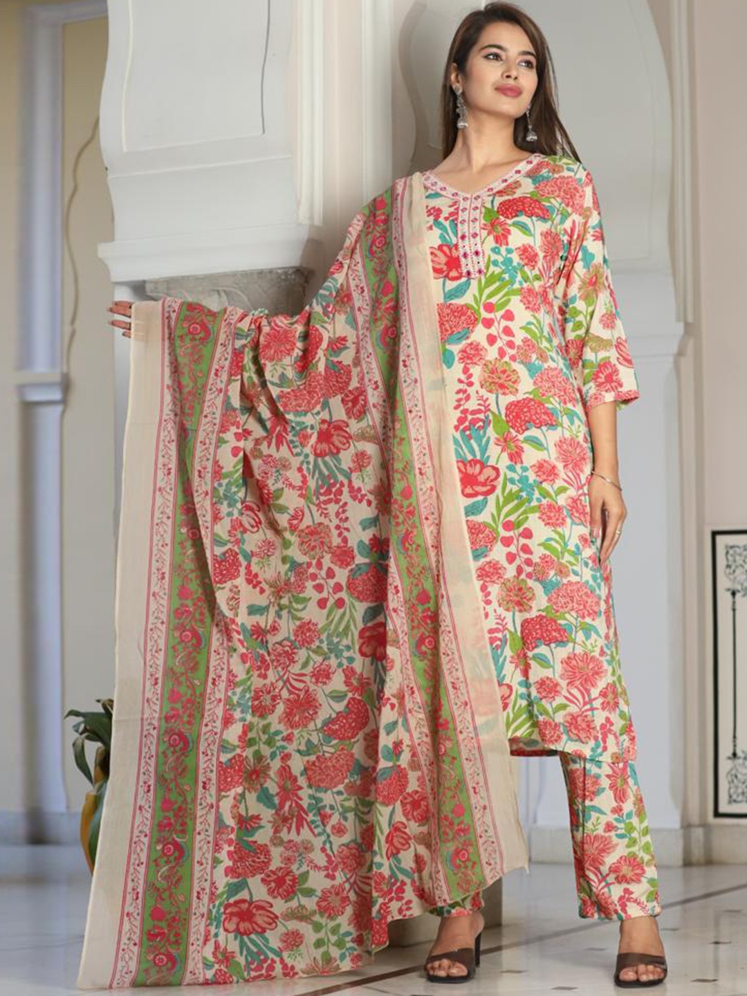 

DARVIKAA COLLECTION Floral Printed Kurta With Trousers & Dupatta, Off white