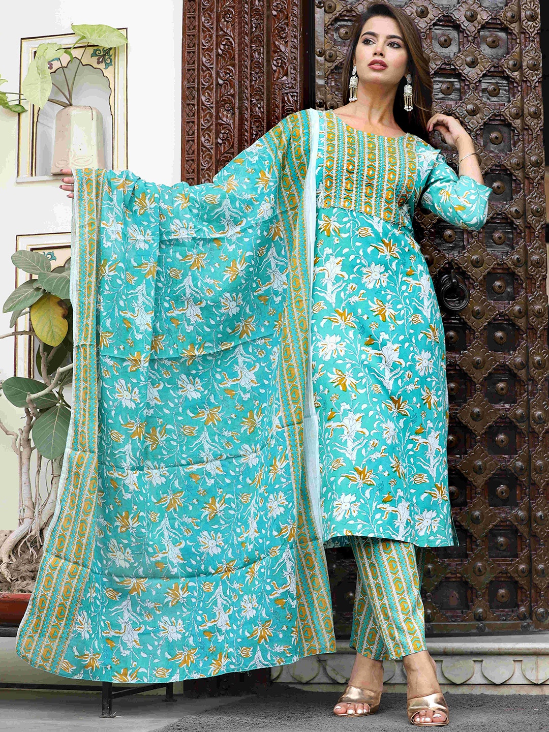 

DARVIKAA COLLECTION Ethnic Motifs Printed Kurta With Trousers & Dupatta, Sea green