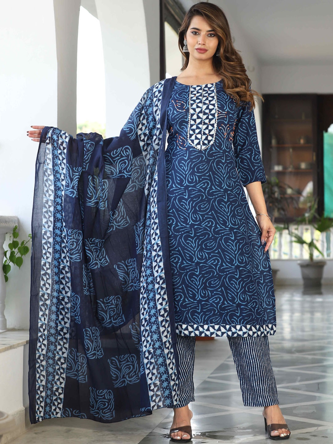 

DARVIKAA COLLECTION Abstract Printed Kurta With Trousers & Dupatta, Blue