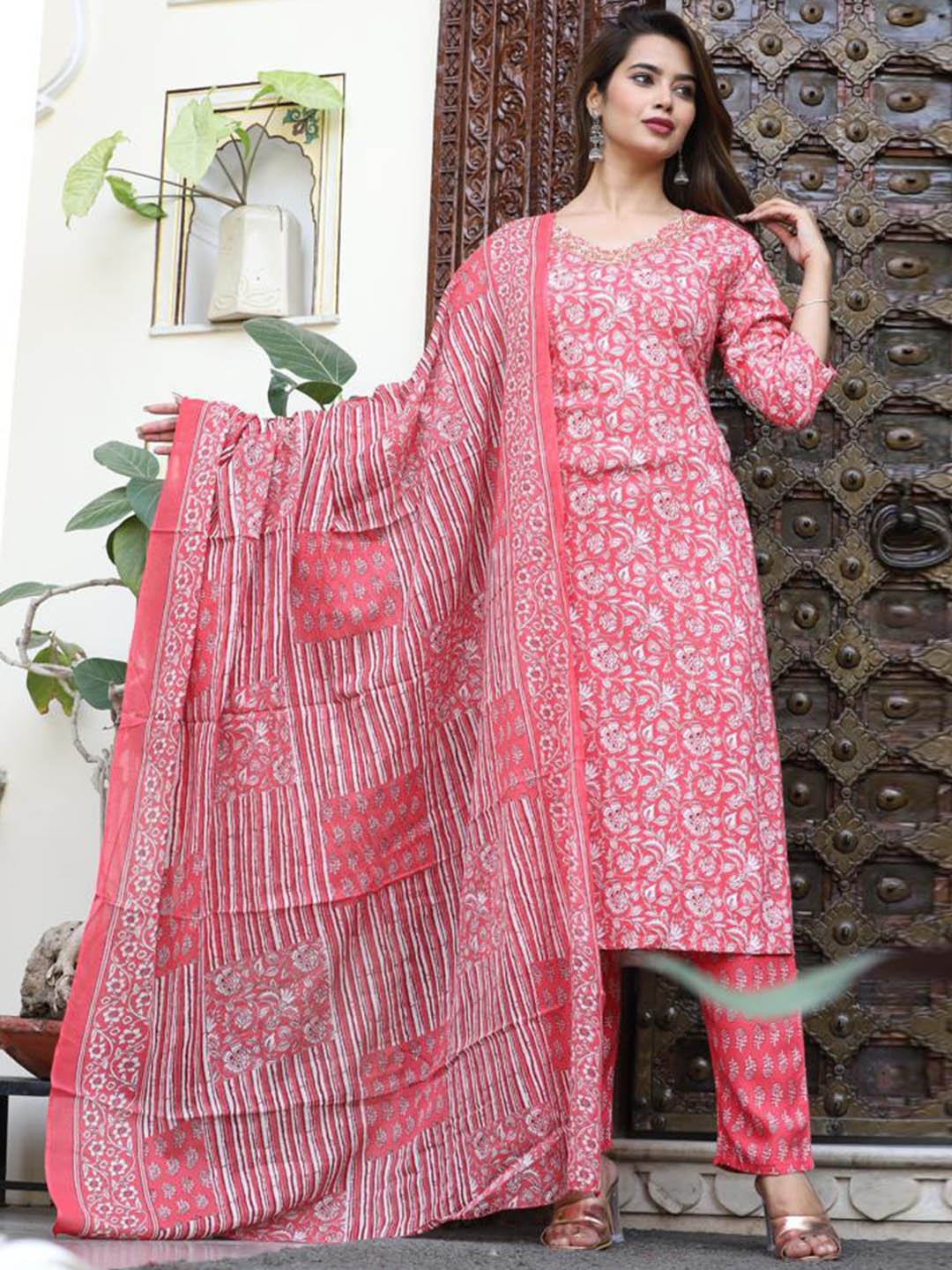 

DARVIKAA COLLECTION Floral Printed Kurta With Trousers & Dupatta, Pink