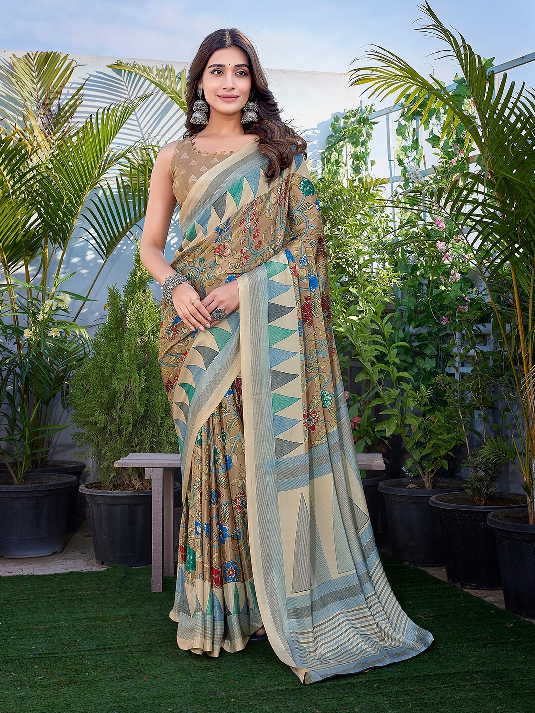 

KALINI Floral Printed Saree, Cream