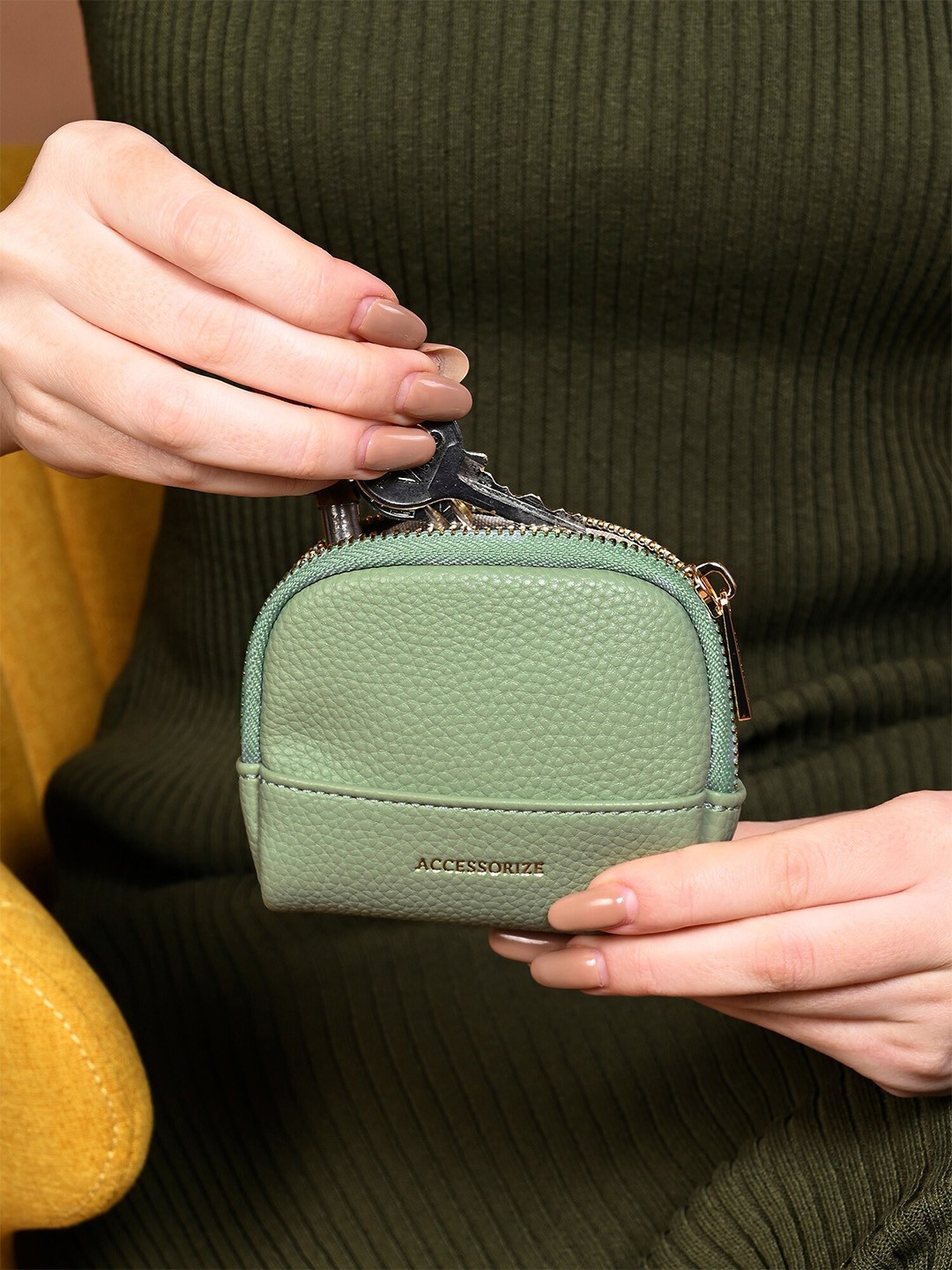 

Accessorize London Women Soft Crescent Coin Purse, Green
