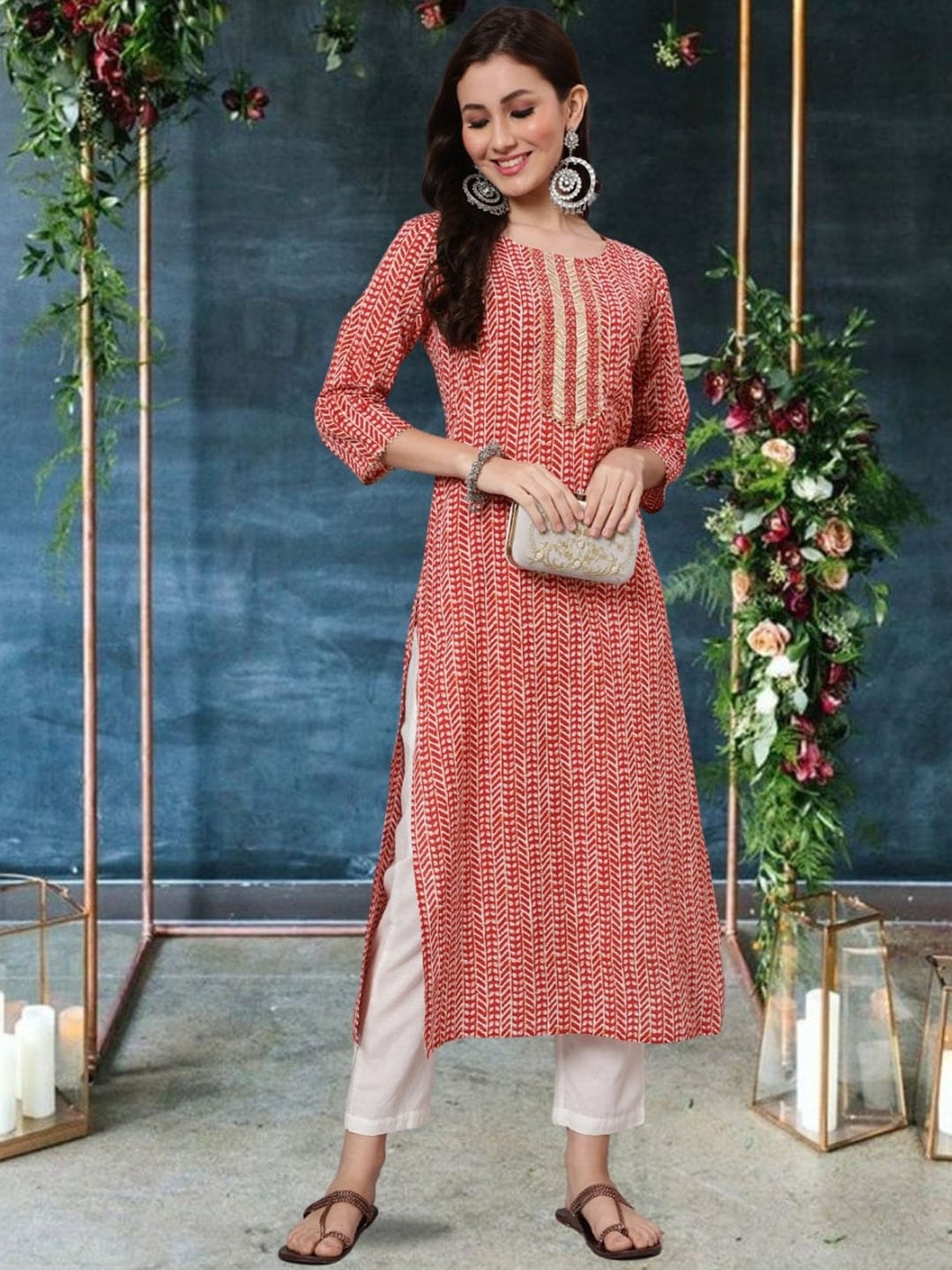 

Nayo Floral Printed Round Neck Pure Cotton Kurta, Red