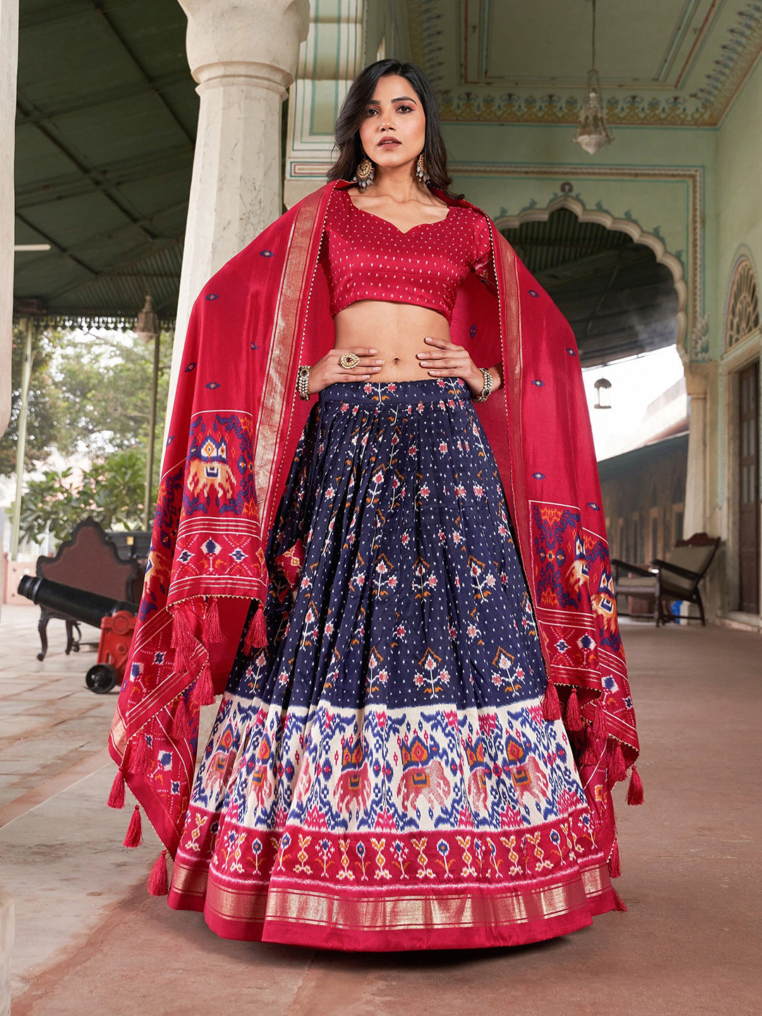

LOOKNBOOK ART Printed Semi-Stitched Lehenga & Unstitched Blouse With Dupatta, Navy blue