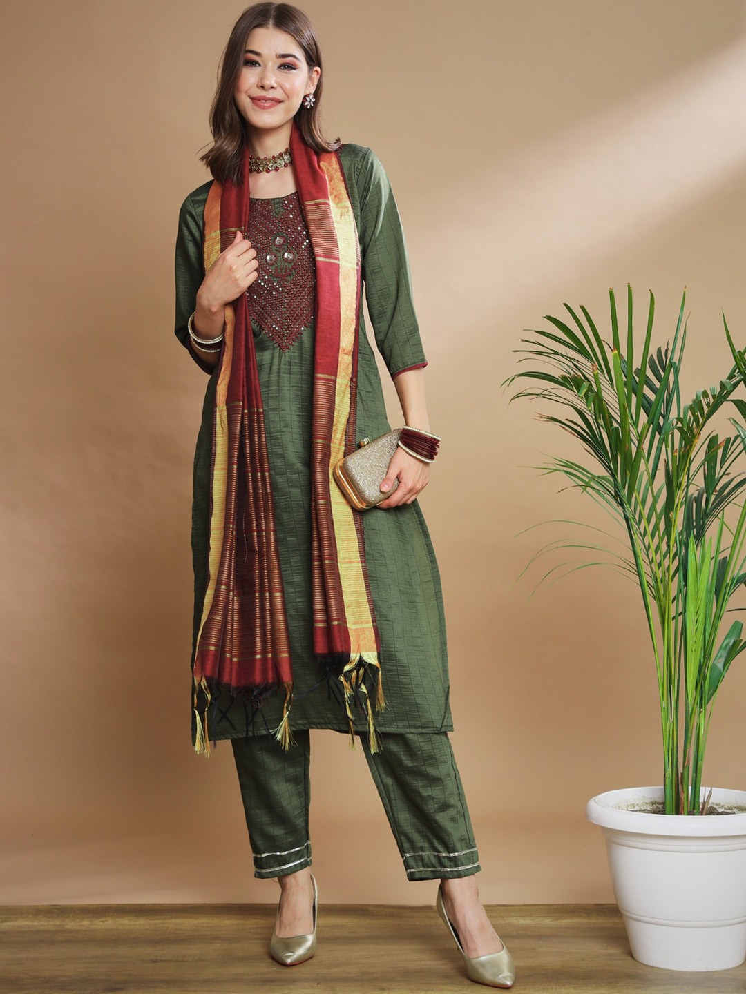 

VredeVogel Embroidered Regular Thread Work Kurta with Trousers & Dupatta, Green