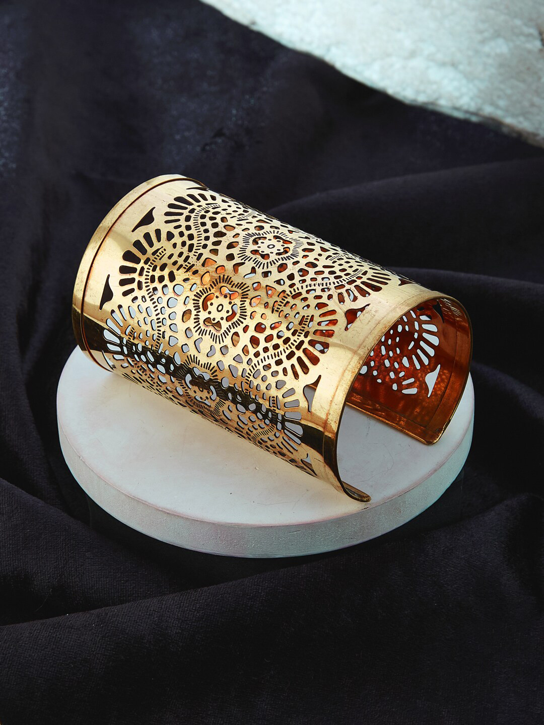 

ATIBELLE Gold Plated Floral Textured Contemporary Bangle